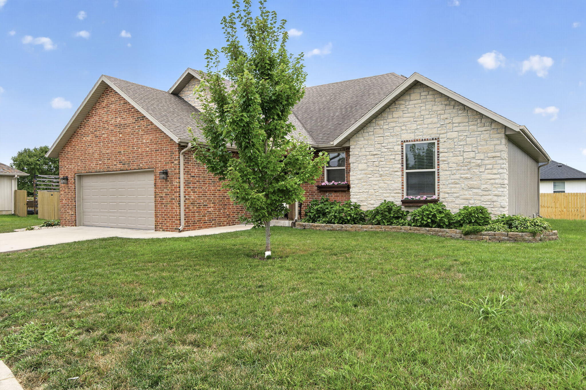 Photo 2 - Residential for sale – 1910 E Whetstone Drive  Ozark, MO
