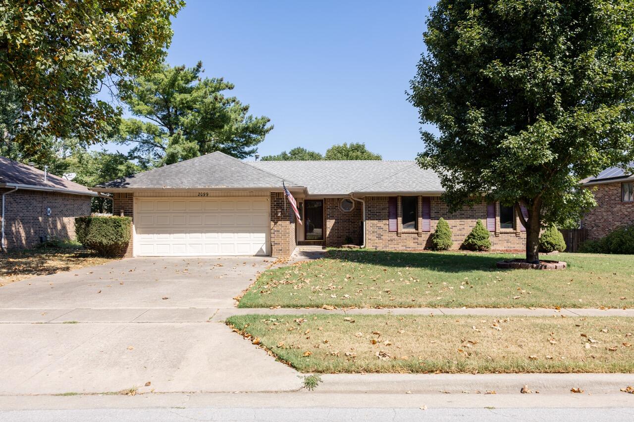 Photo 2 - Residential for sale – 2099 W Nottingham Street  Springfield, MO