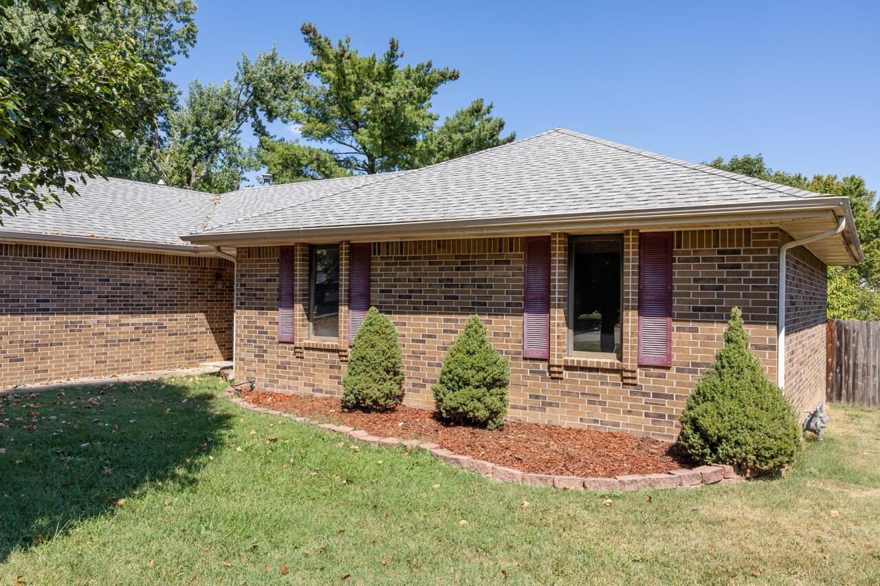 Photo 3 - Residential for sale – 2099 W Nottingham Street  Springfield, MO