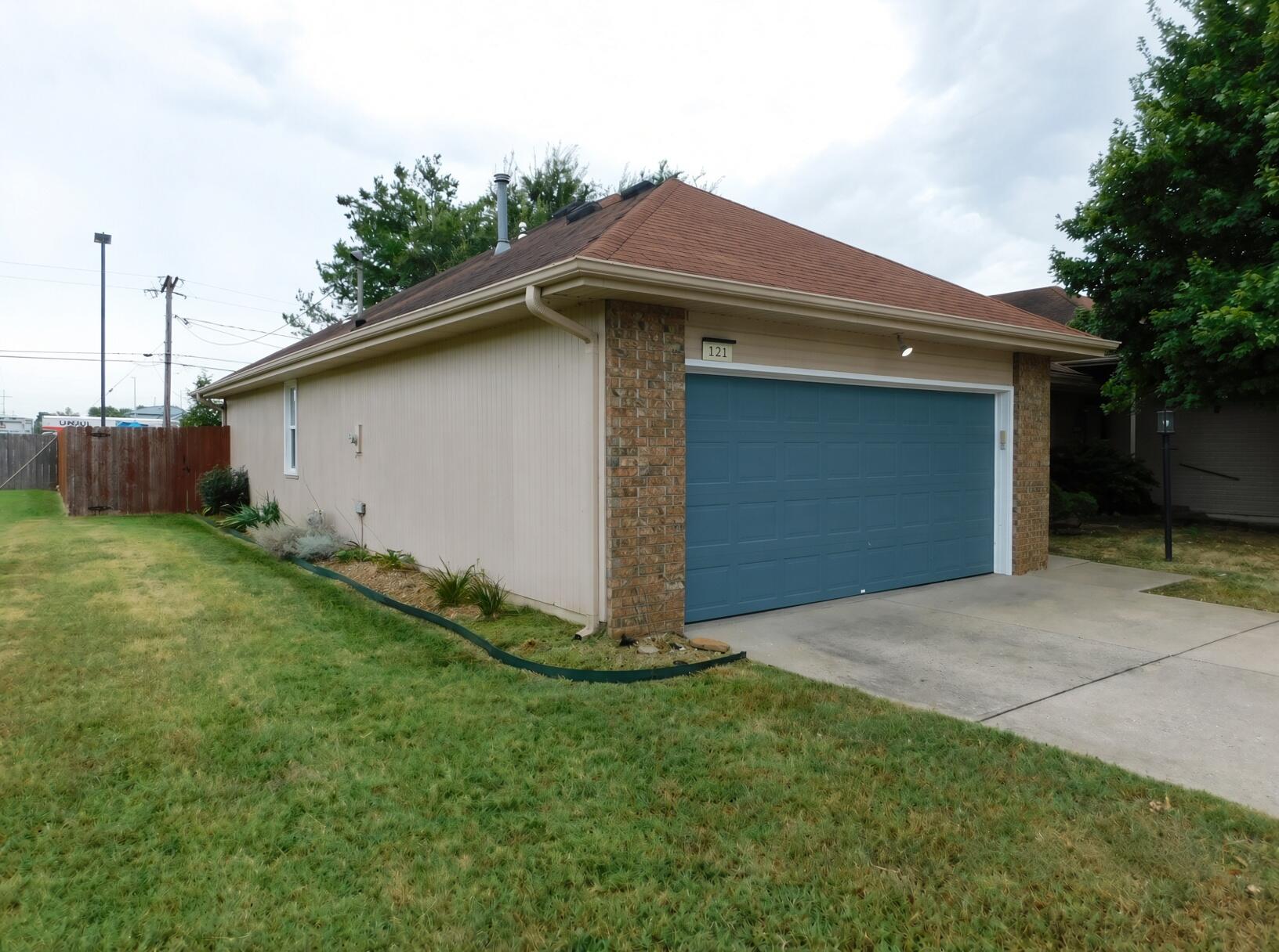 Photo 3 - Residential for sale – 3150 S Sagamont Avenue  Springfield, MO