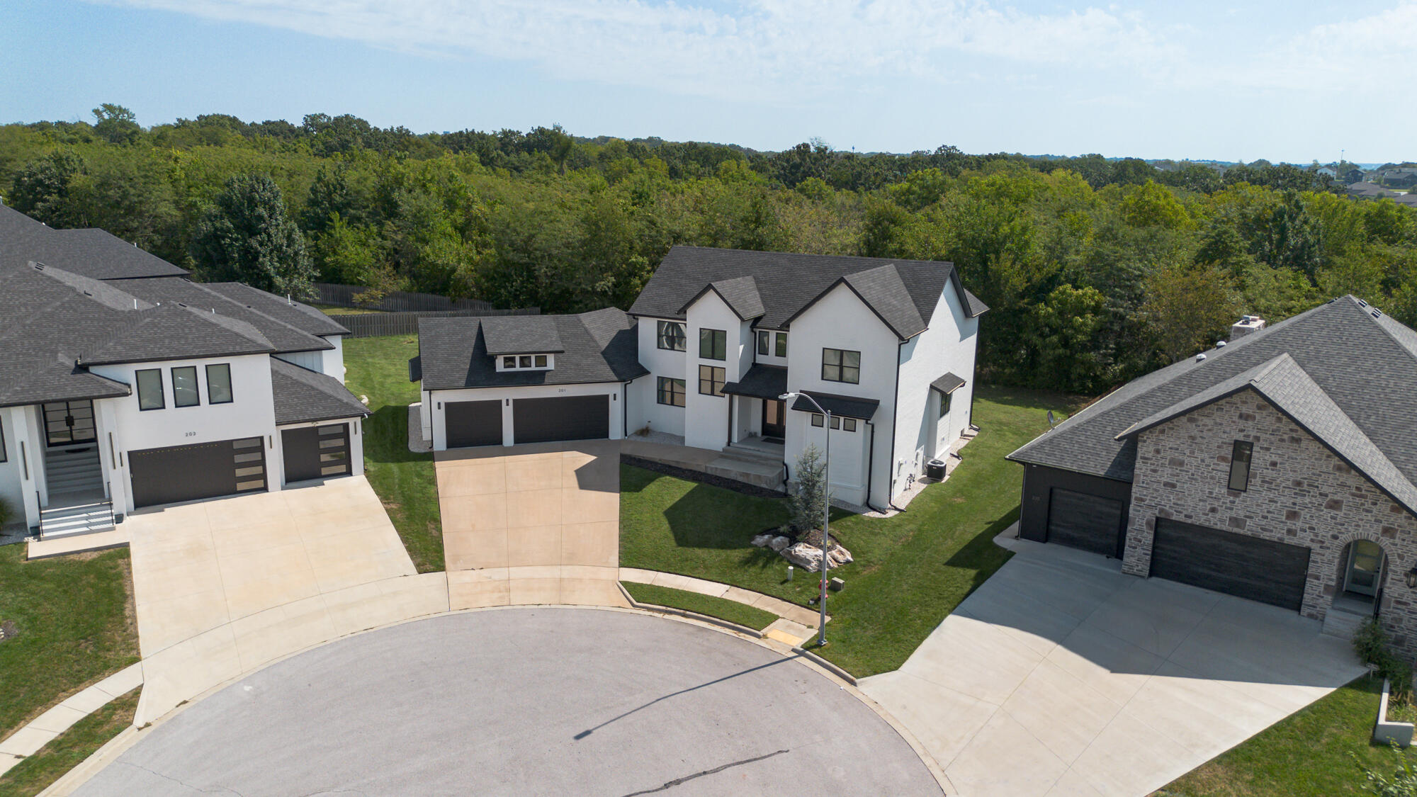 Photo 5 - Residential for sale – 201 N Blarney Court  Nixa, MO