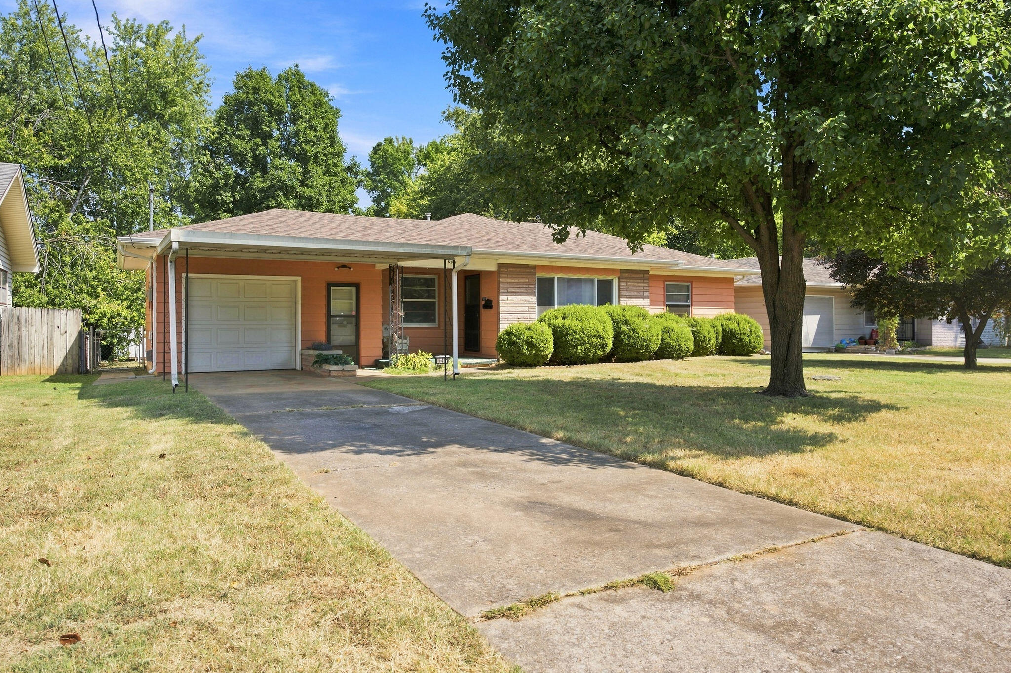 Photo 2 - Residential for sale – 645 W Stanford Street  Springfield, MO
