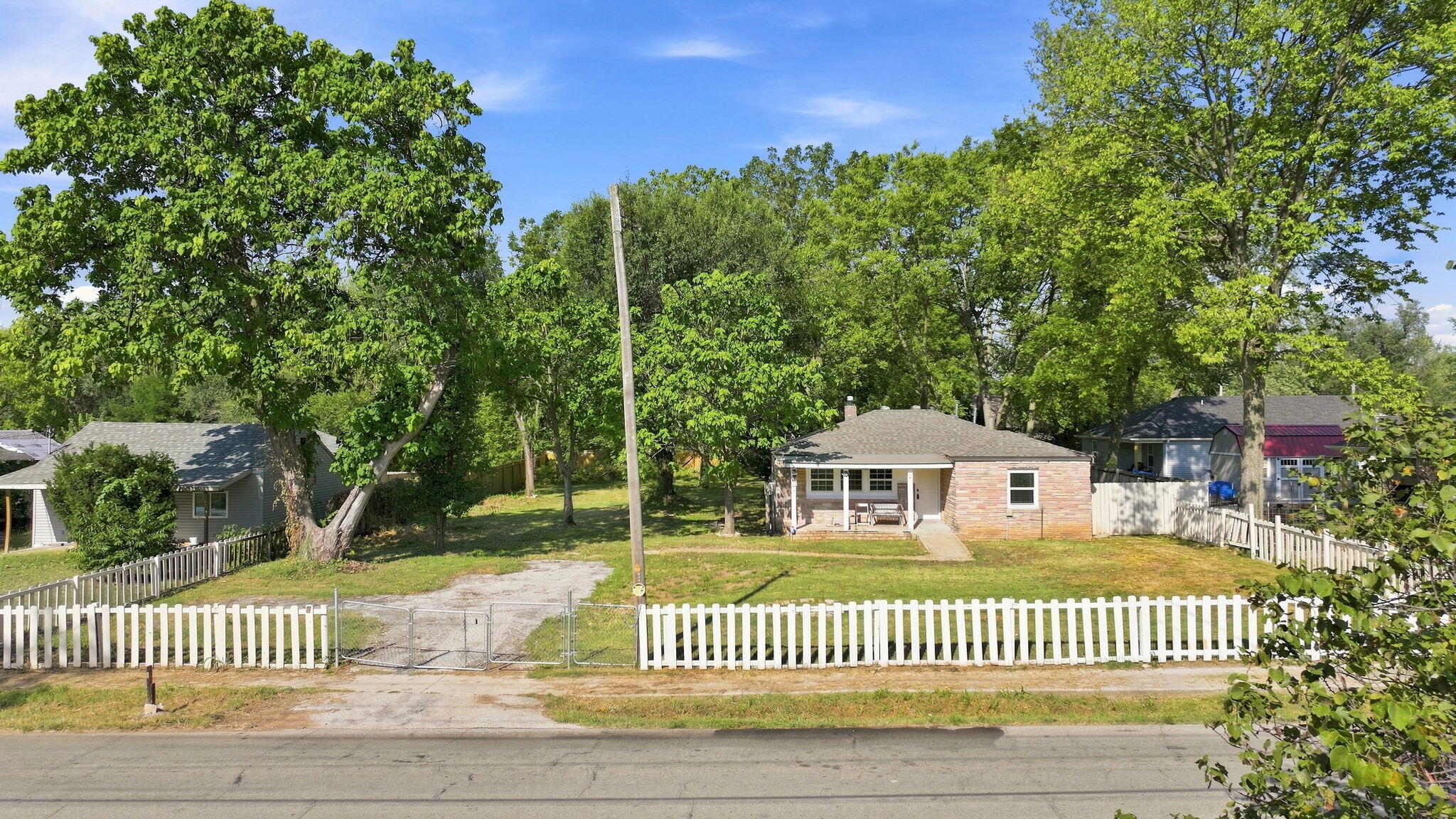 Photo 2 - Residential for sale – 617 N Hillcrest Avenue  Springfield, MO