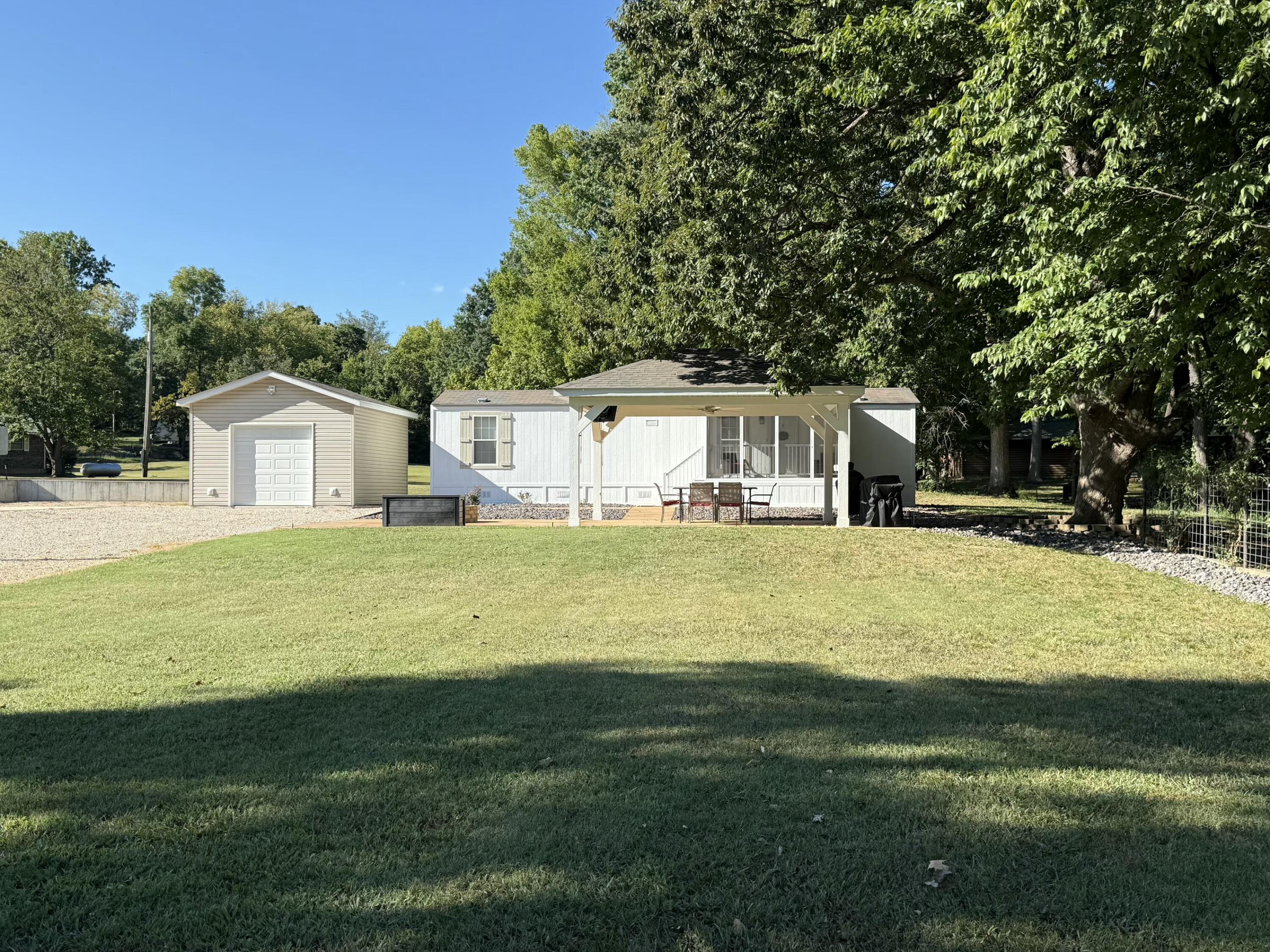 Residential for sale – 16247  Tom Akers Road  Eminence, MO