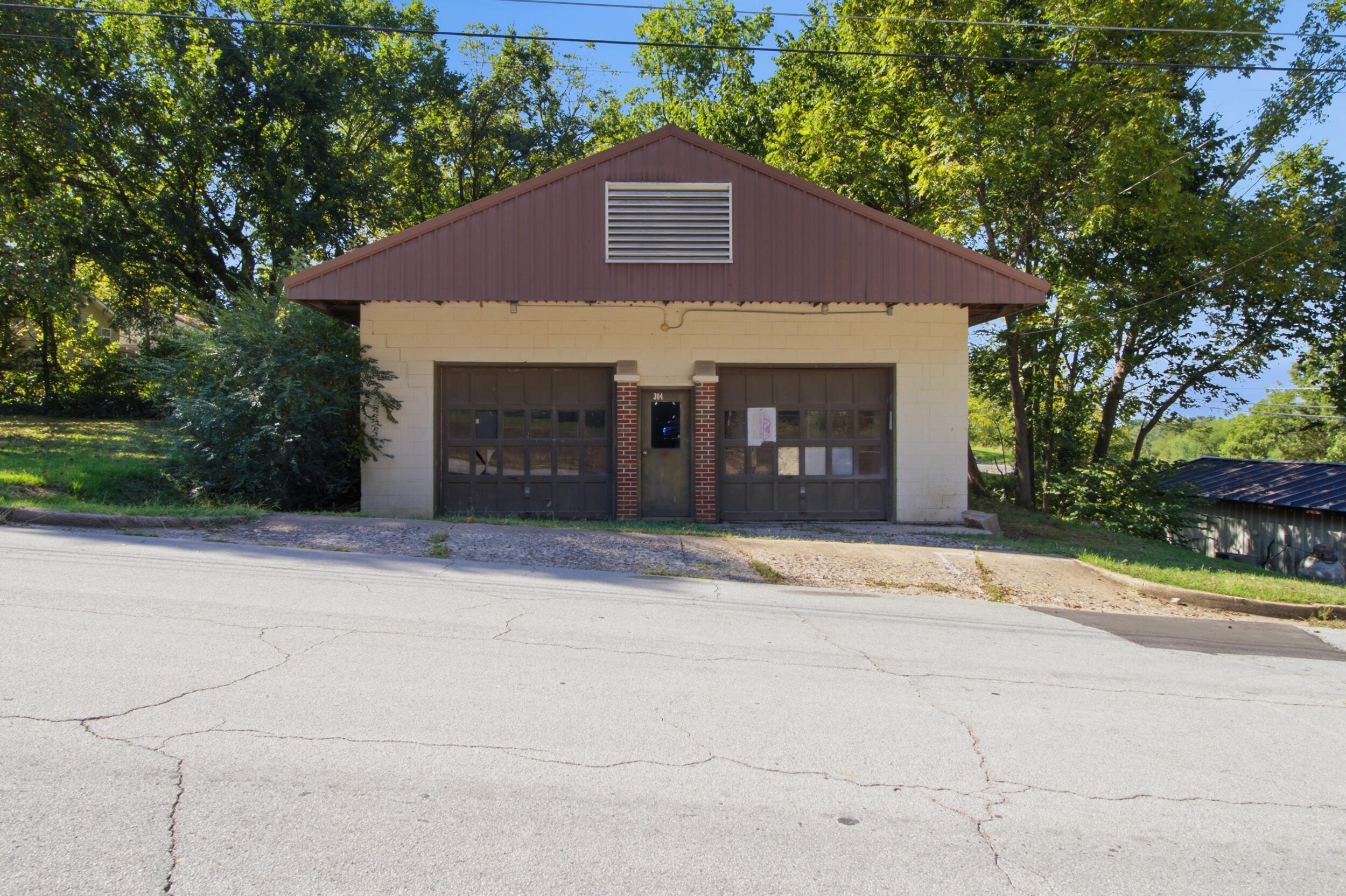 Photo 2 - Commercial Sale for sale – 902 S Hill Street  West Plains, MO