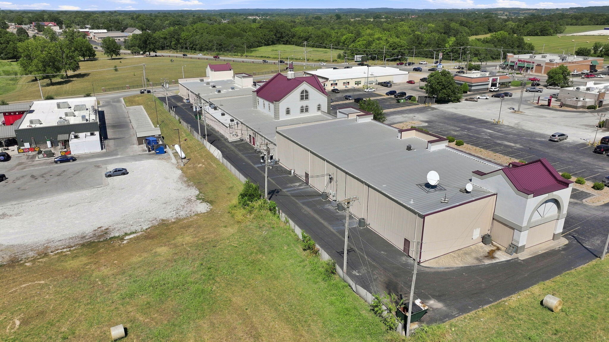 Photo 4 - Commercial Sale for sale – 800 E Aldrich Road  Bolivar, MO