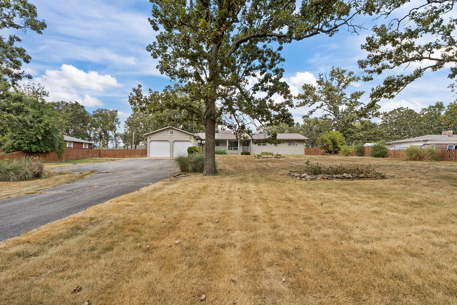 Photo 4 - Residential for sale – 521 E Fremont Road  Lebanon, MO