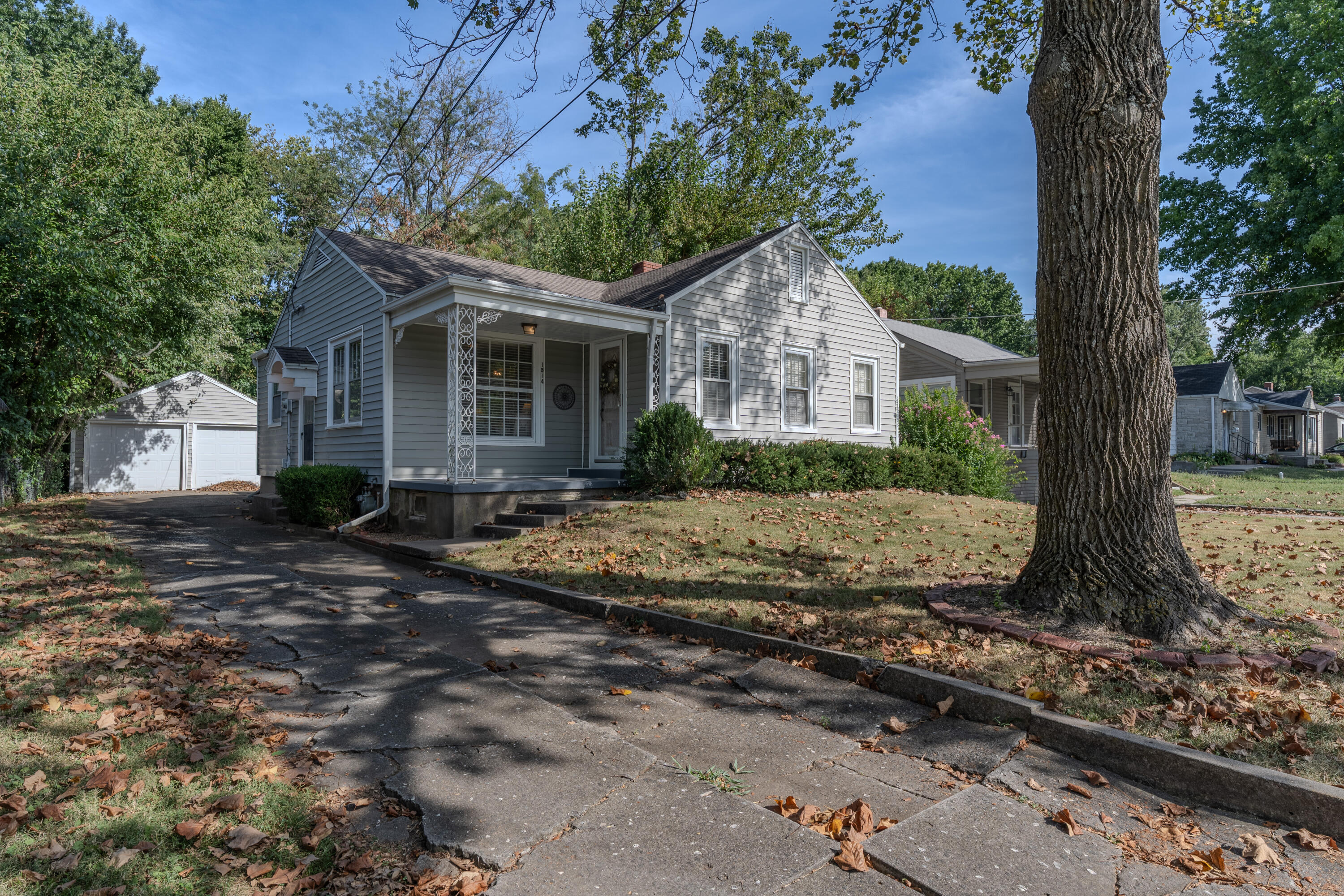 Photo 4 - Residential for sale – 1514 S Kickapoo Avenue  Springfield, MO