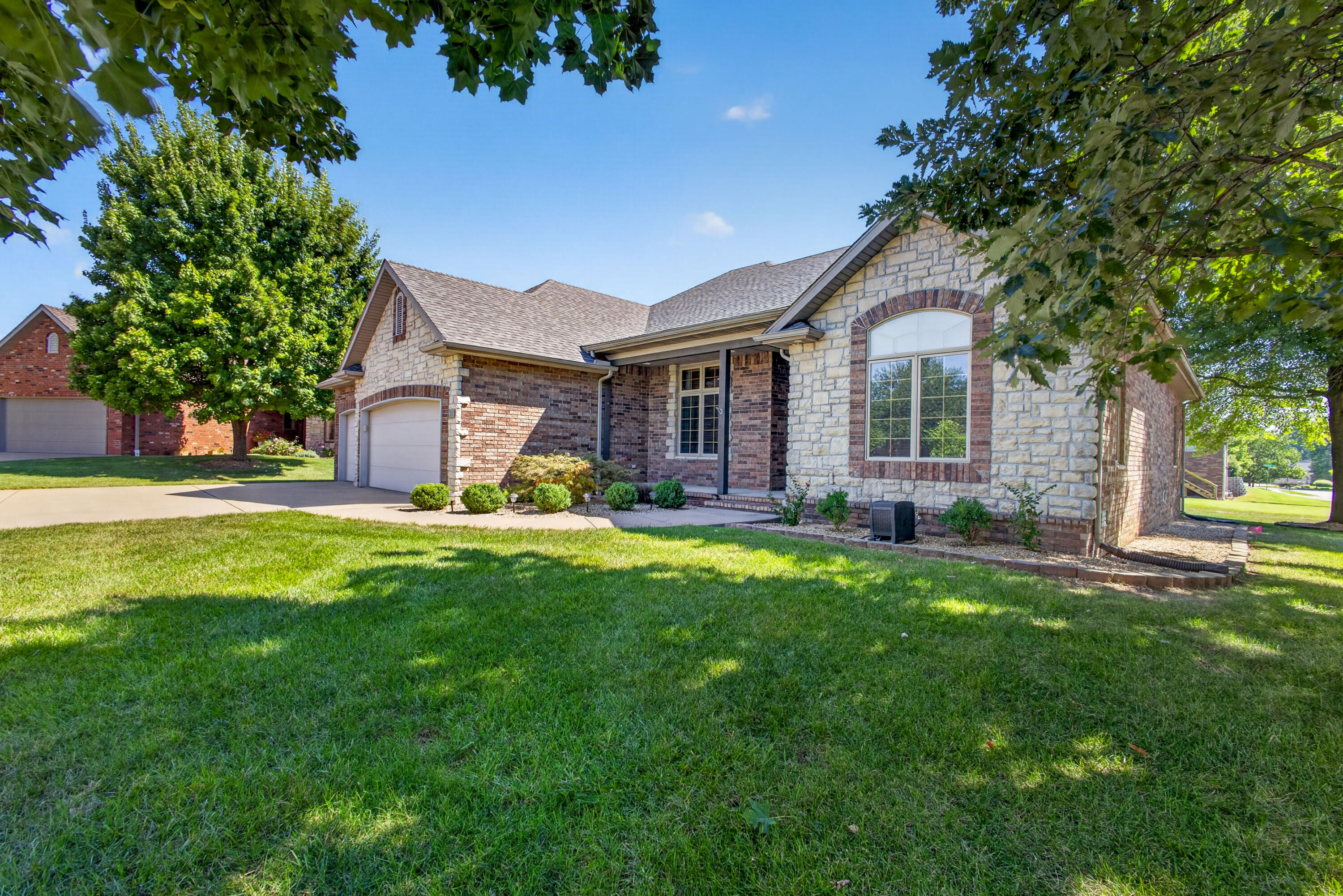 Photo 3 - Residential for sale – 1352 N Lennox Court  Springfield, MO