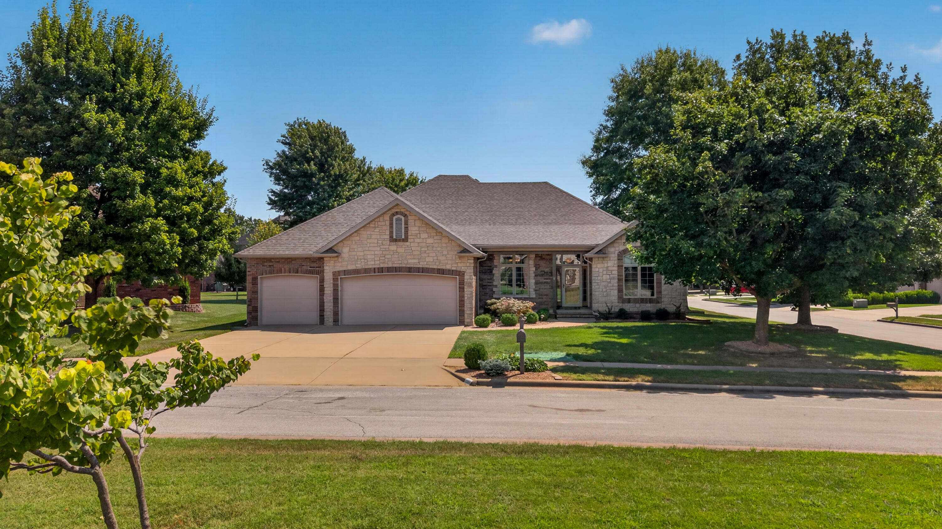 Photo 2 - Residential for sale – 1352 N Lennox Court  Springfield, MO