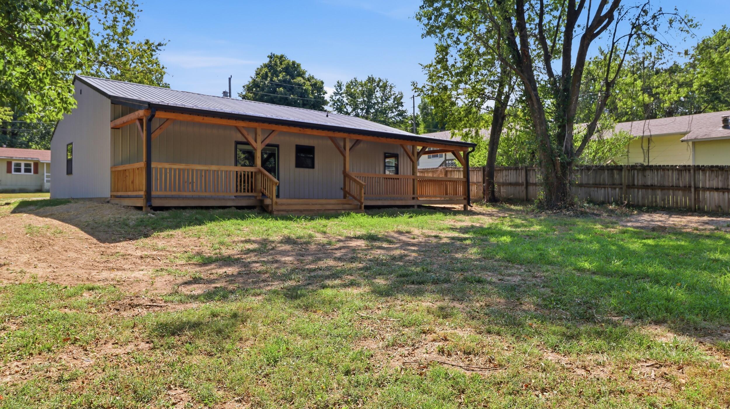 Photo 2 - Residential for sale – 305 W 14th Street  Mountain Grove, MO