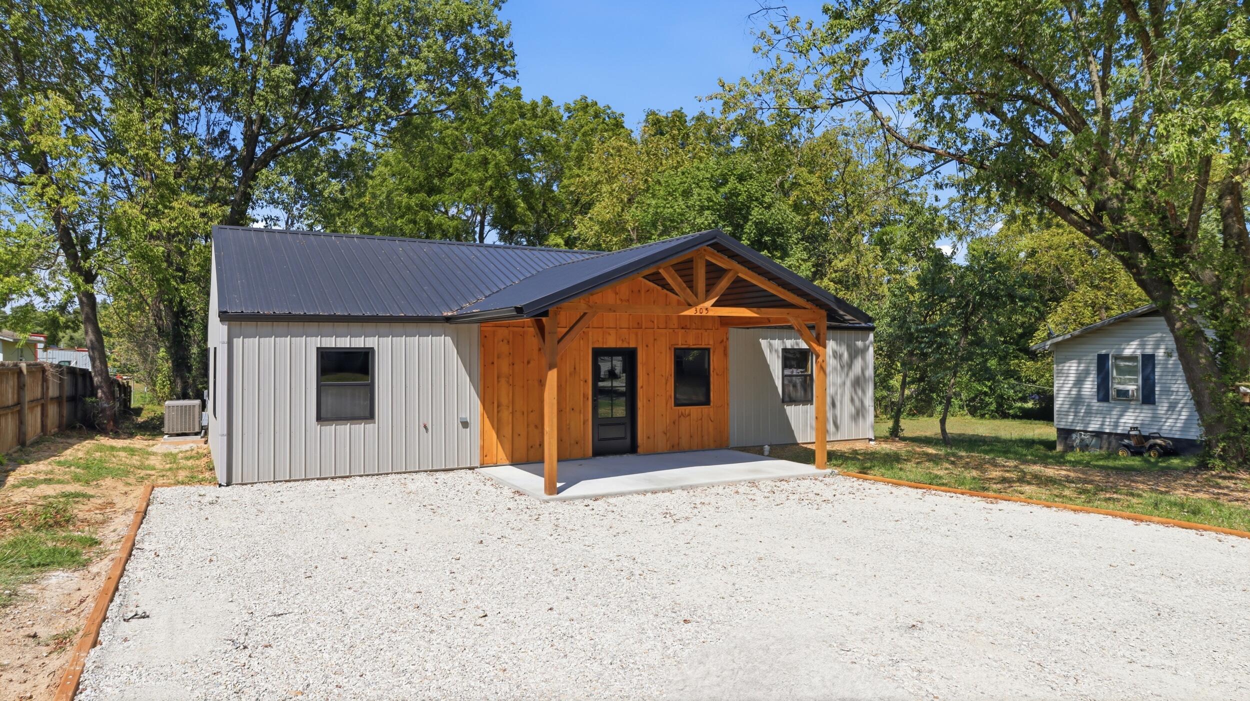 Photo 3 - Residential for sale – 305 W 14th Street  Mountain Grove, MO