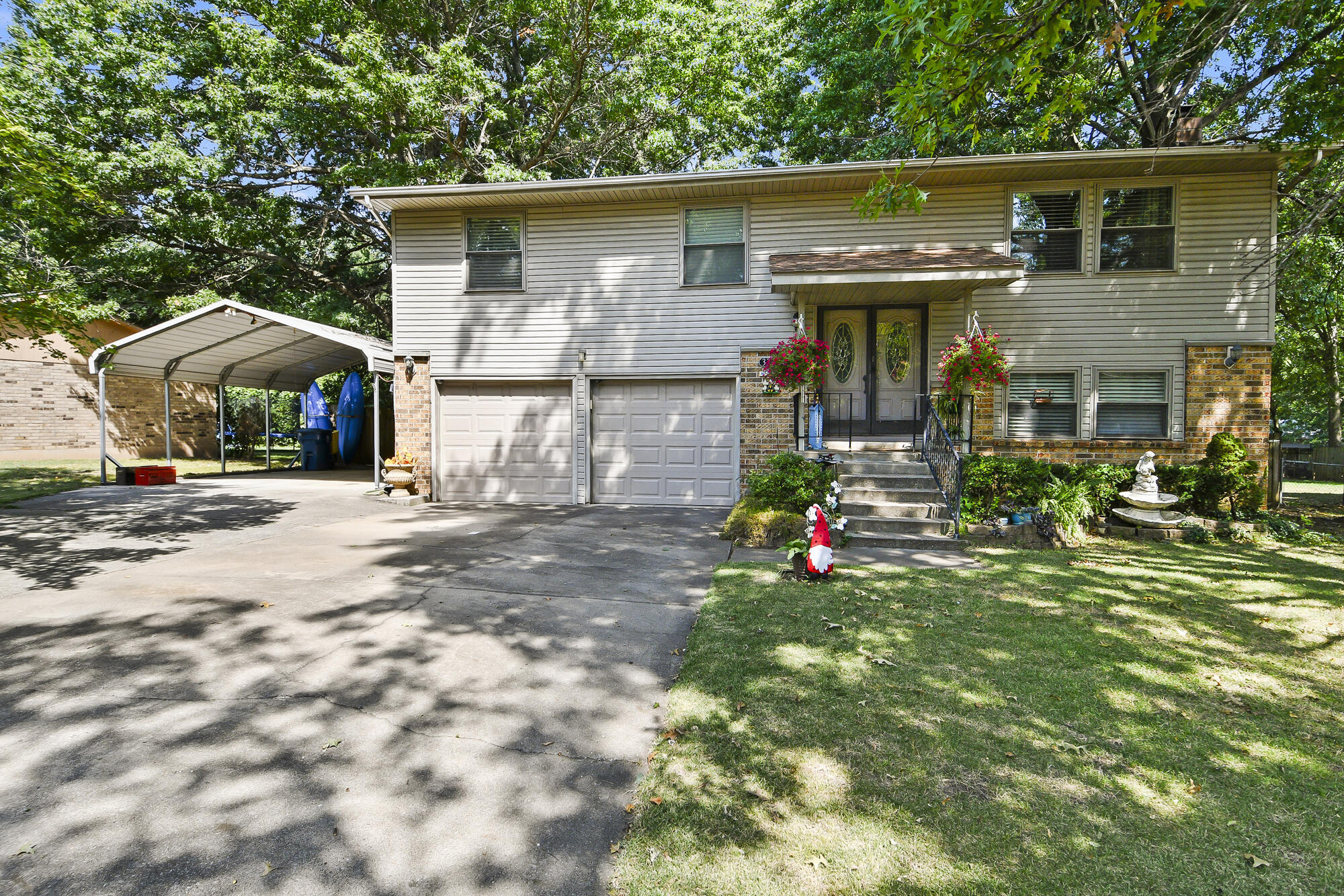 Photo 2 - Residential for sale – 3329 W Countryside Drive  Springfield, MO