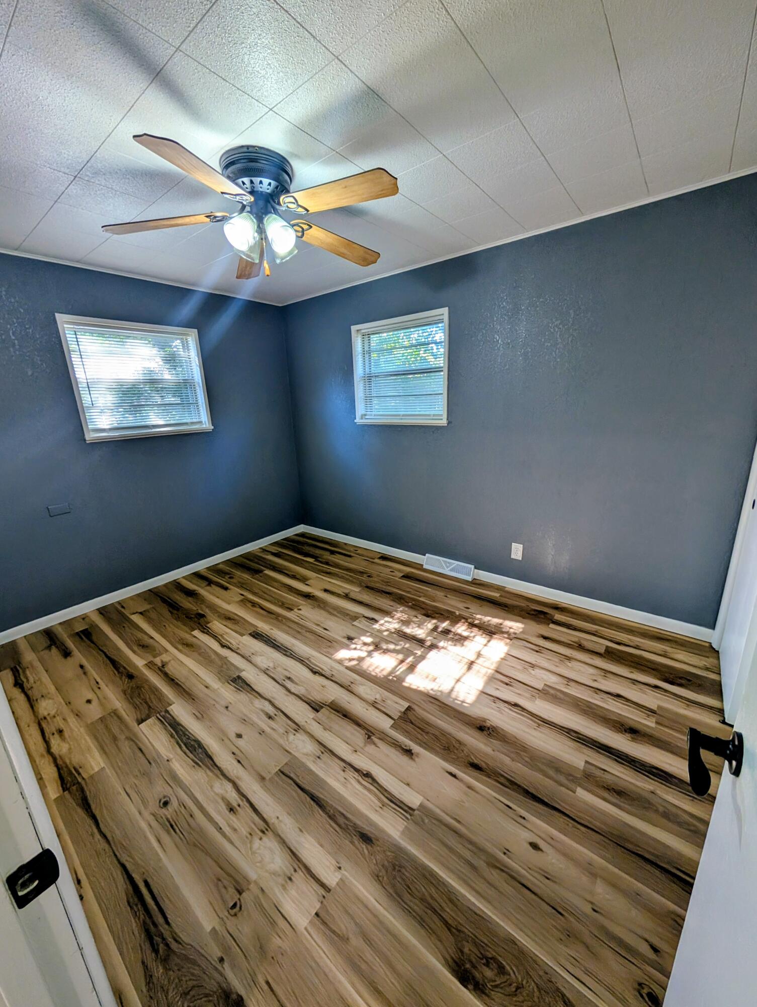Photo 8 - Residential for sale – 303  Vine Street  Alton, MO