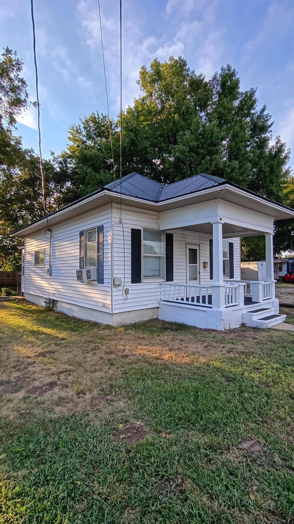 Photo 3 - Residential for sale – 813 S Hickory Street  Mt Vernon, MO