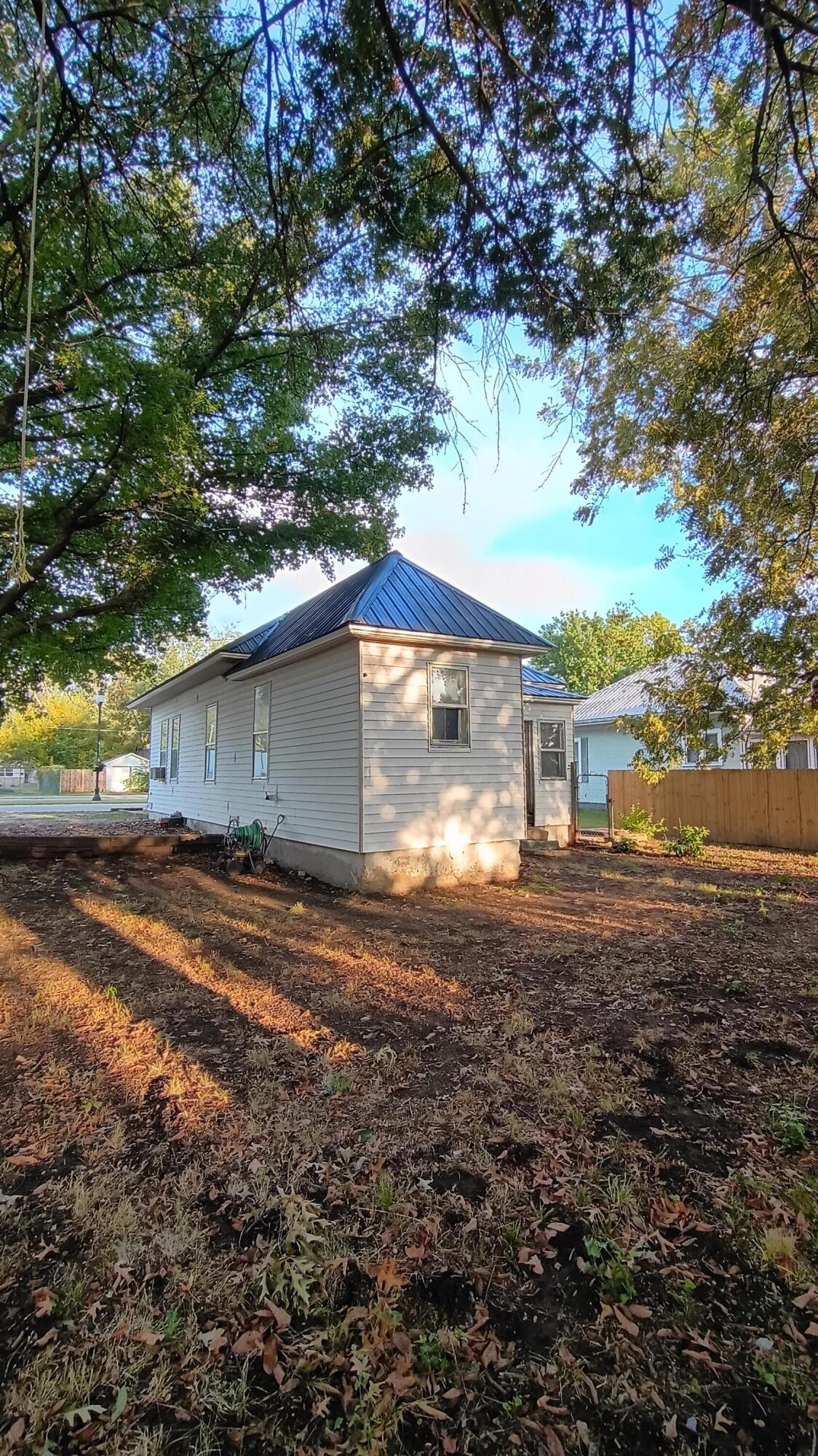 Photo 8 - Residential for sale – 813 S Hickory Street  Mt Vernon, MO