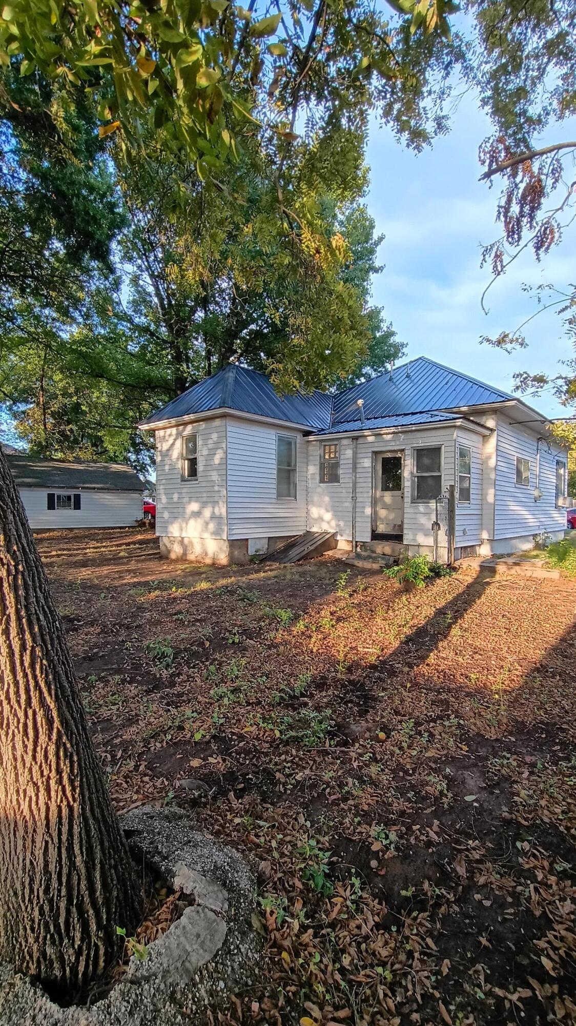 Photo 9 - Residential for sale – 813 S Hickory Street  Mt Vernon, MO