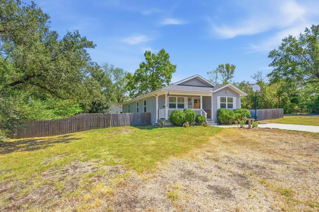 Photo 9 - Residential for sale – 115 S Mccoy Avenue  Joplin, MO