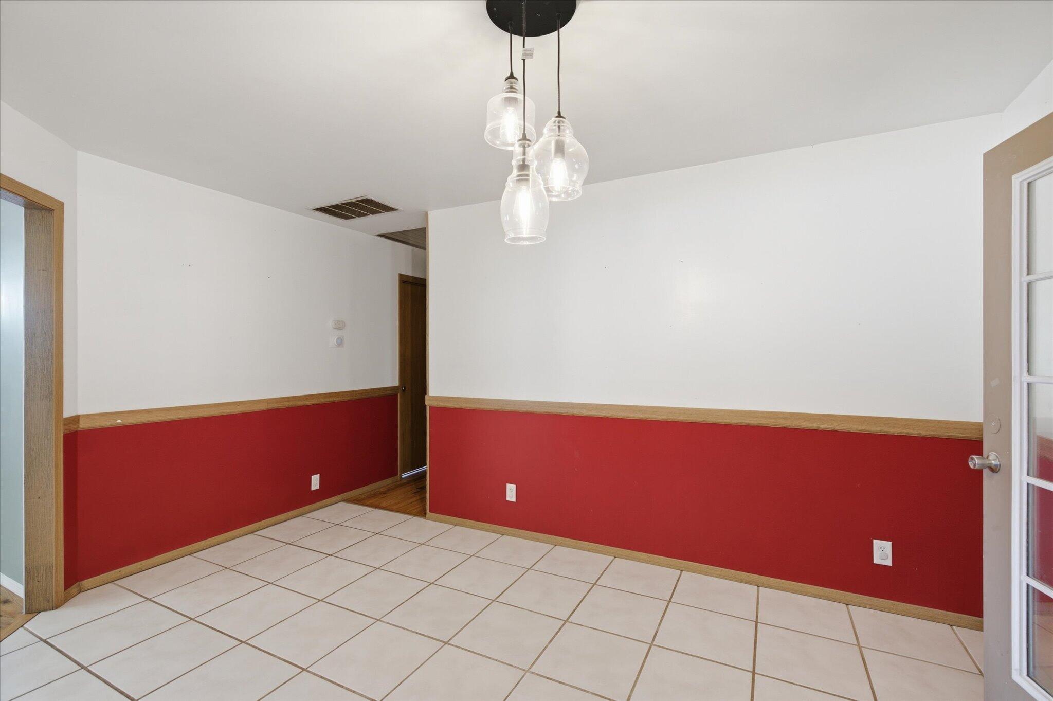 Photo 11 - Residential for sale – 1225 E Church Street  Aurora, MO