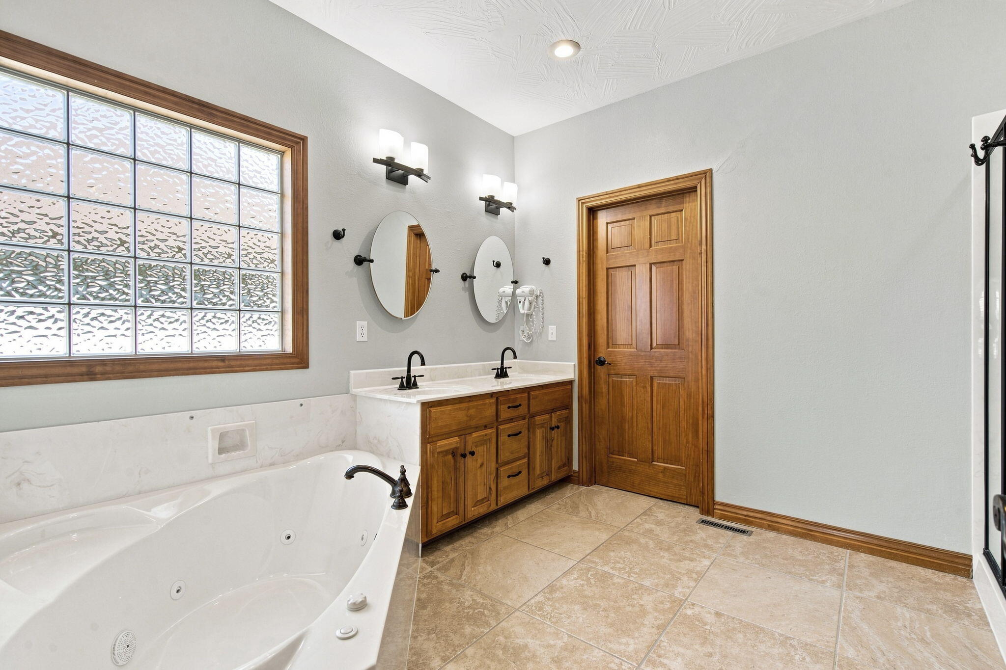 Photo 13 - Residential for sale – 661 N Greer Avenue  Nixa, MO