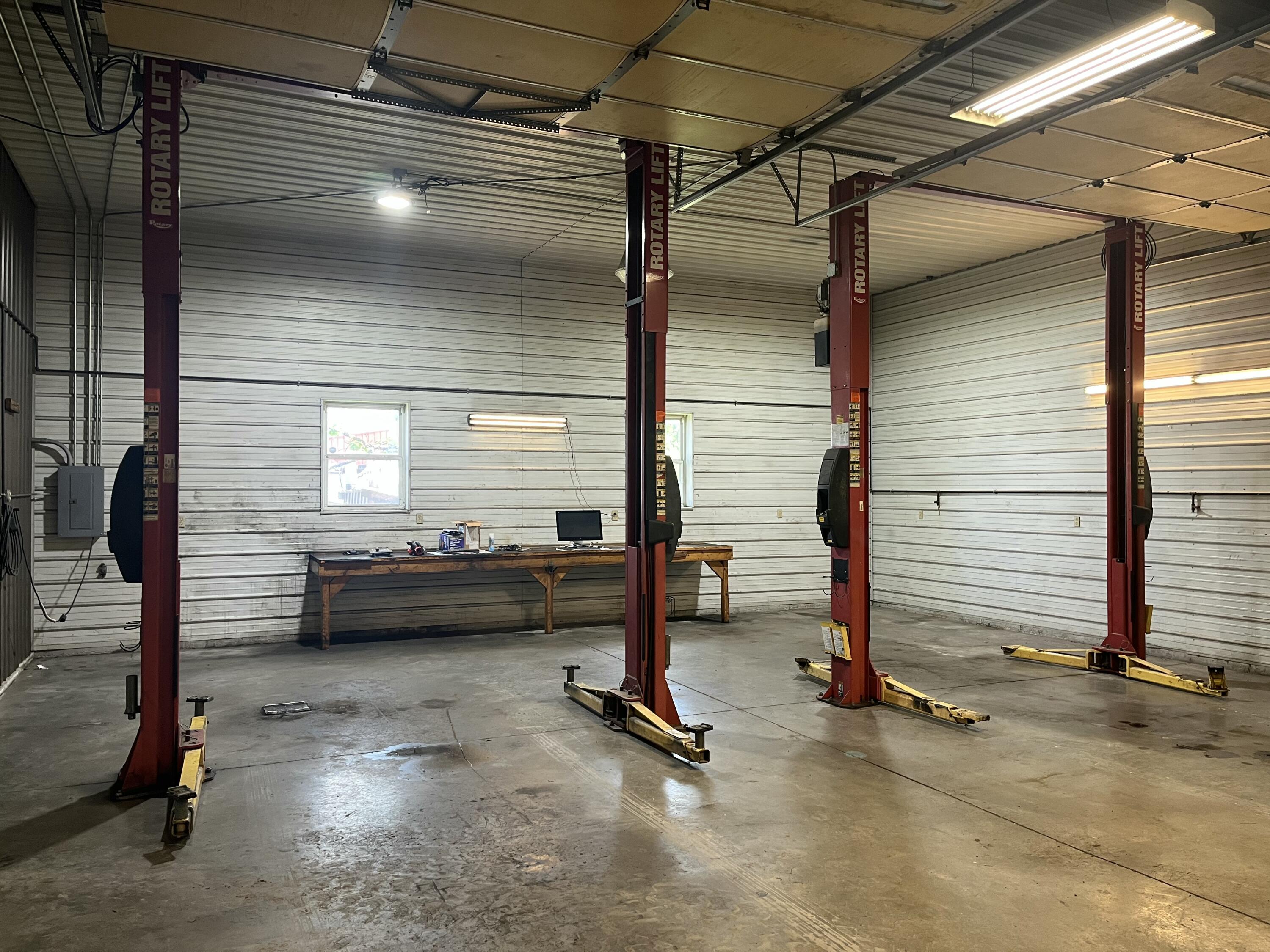 Photo 6 - Commercial Lease for sale – 828  Commercial Street  Marshfield, MO