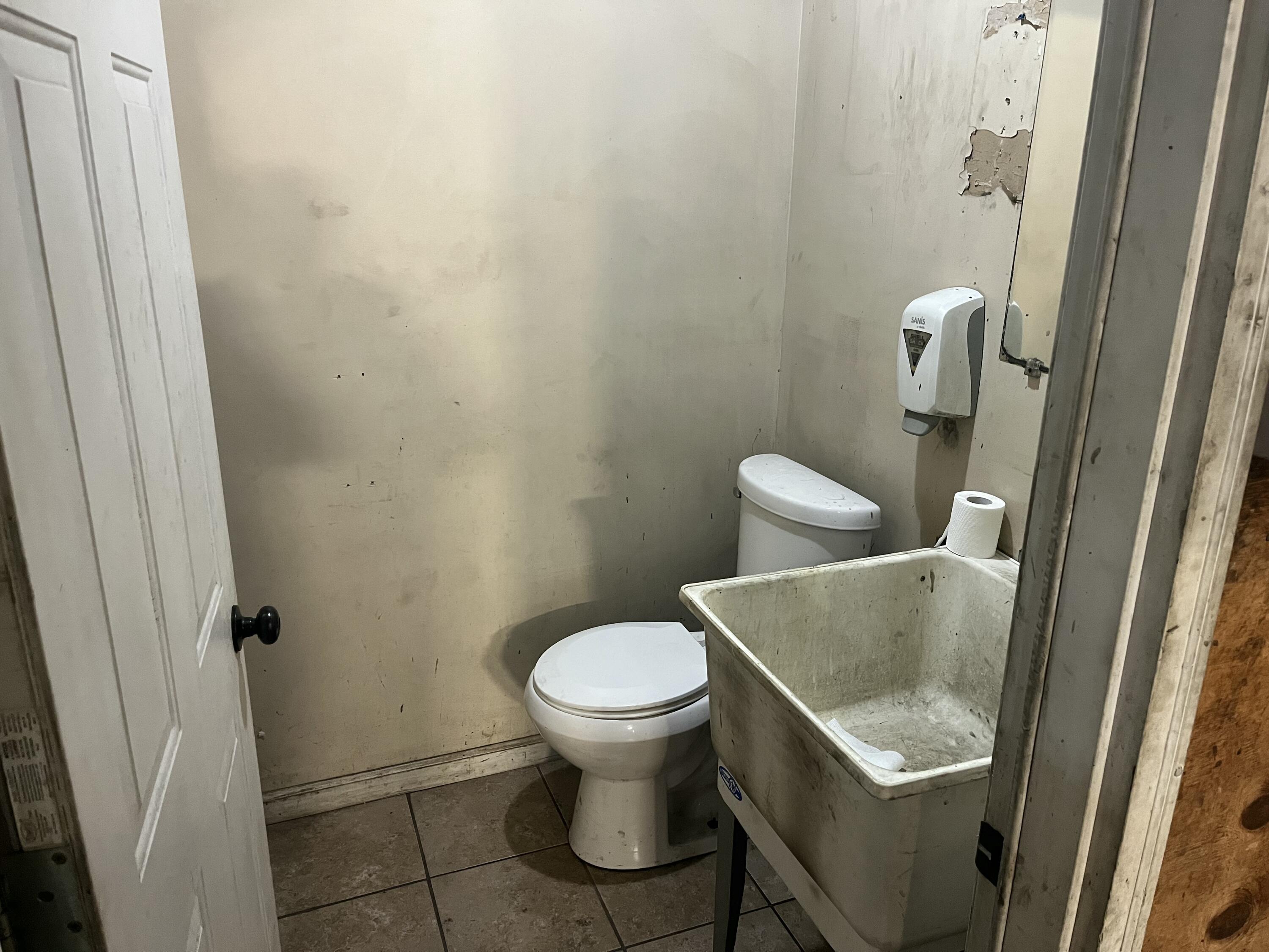 Photo 8 - Commercial Lease for sale – 828  Commercial Street  Marshfield, MO