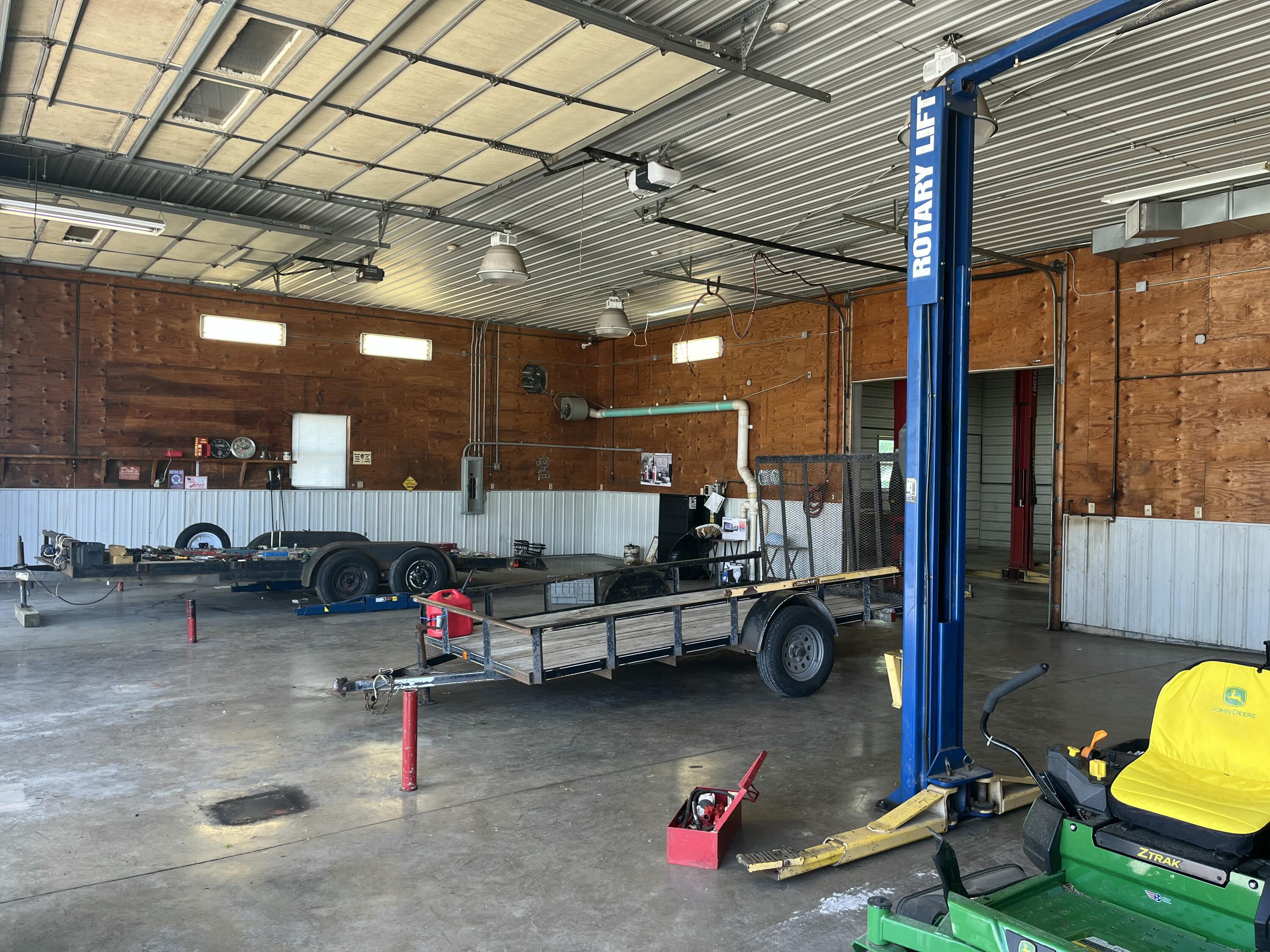 Photo 11 - Commercial Lease for sale – 828  Commercial Street  Marshfield, MO