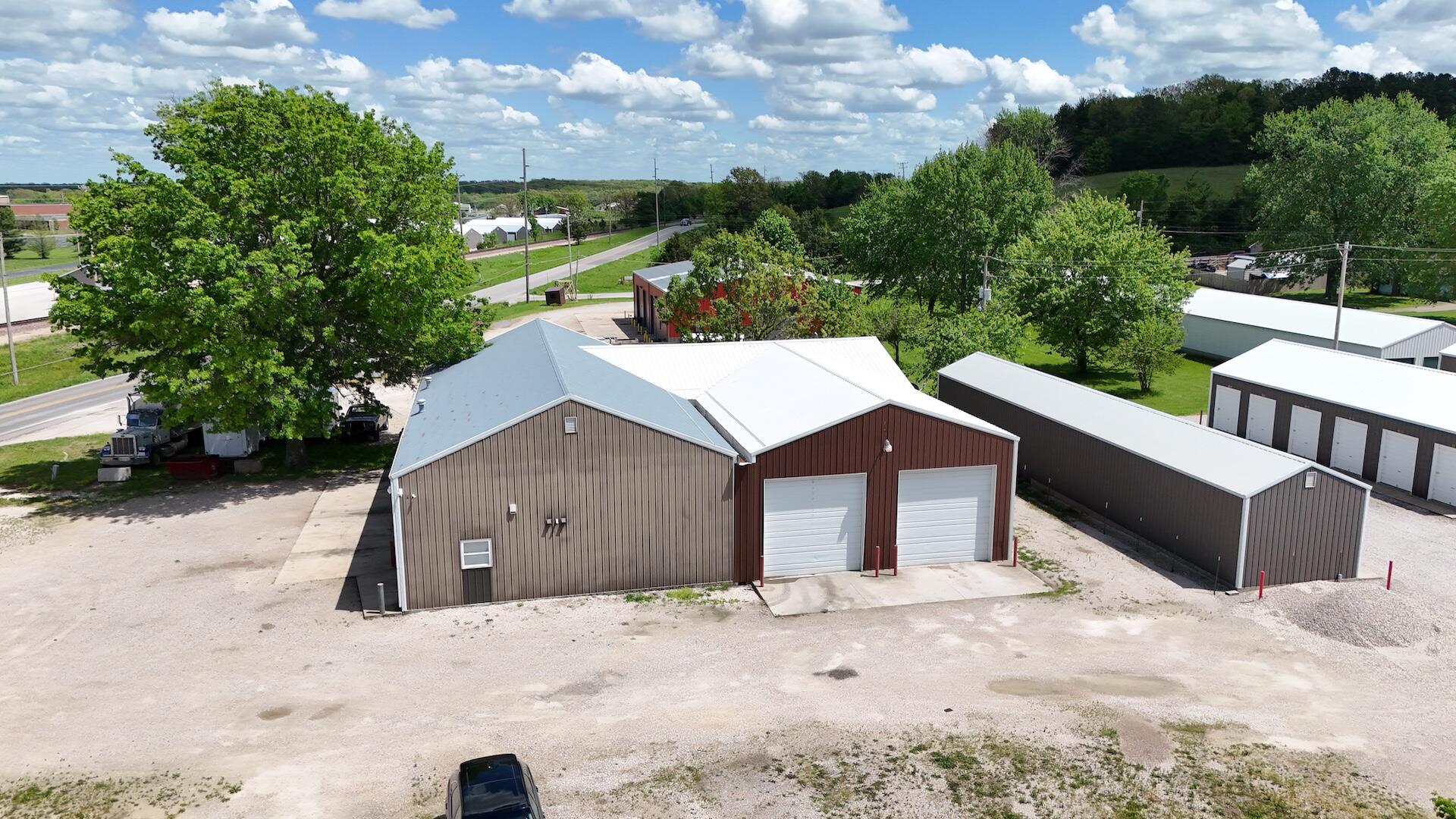 Photo 2 - Commercial Lease for sale – 828  Commercial Street  Marshfield, MO