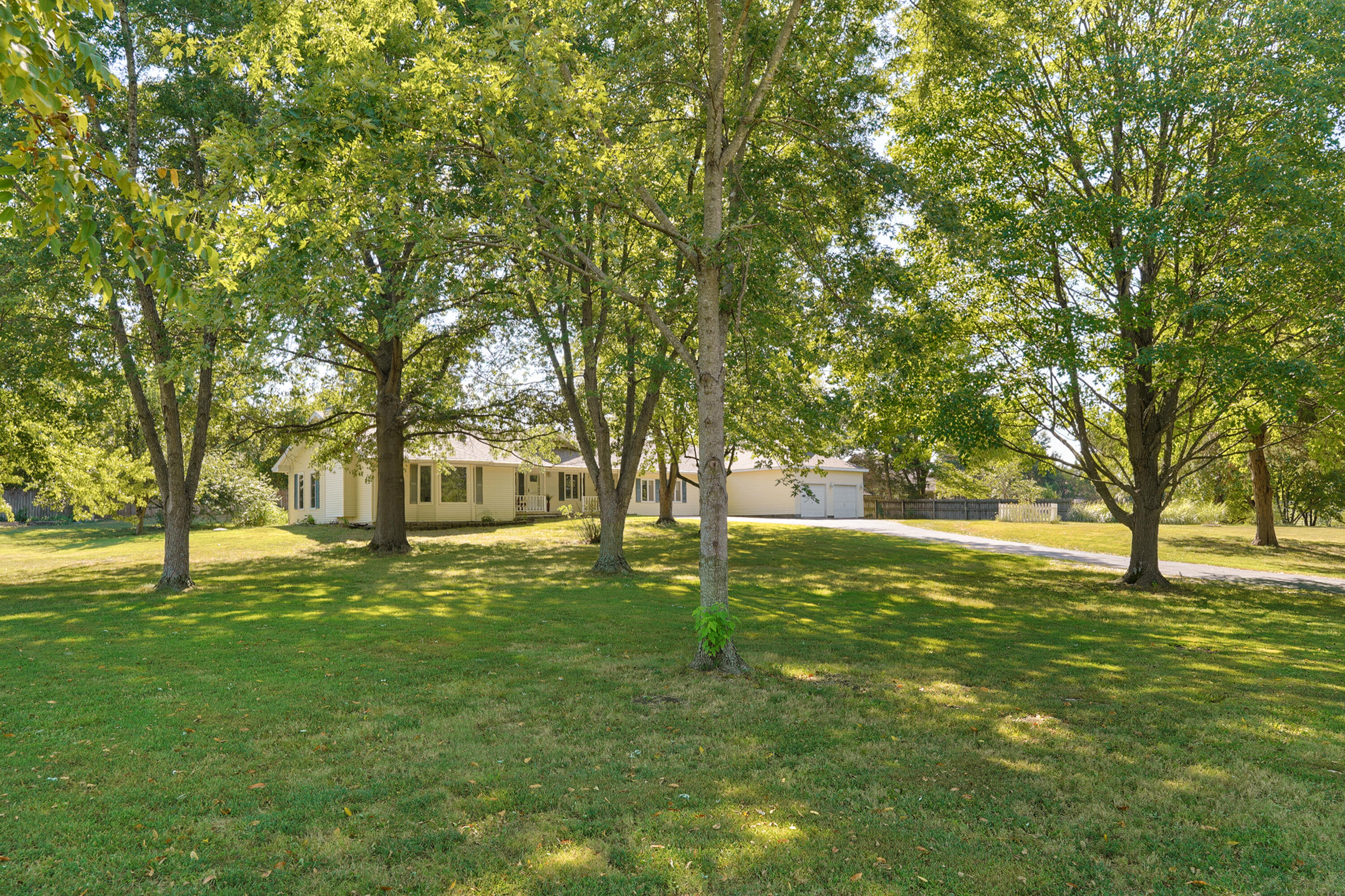 Photo 2 - Residential for sale – 1382  Emerald Hills Drive  Nixa, MO