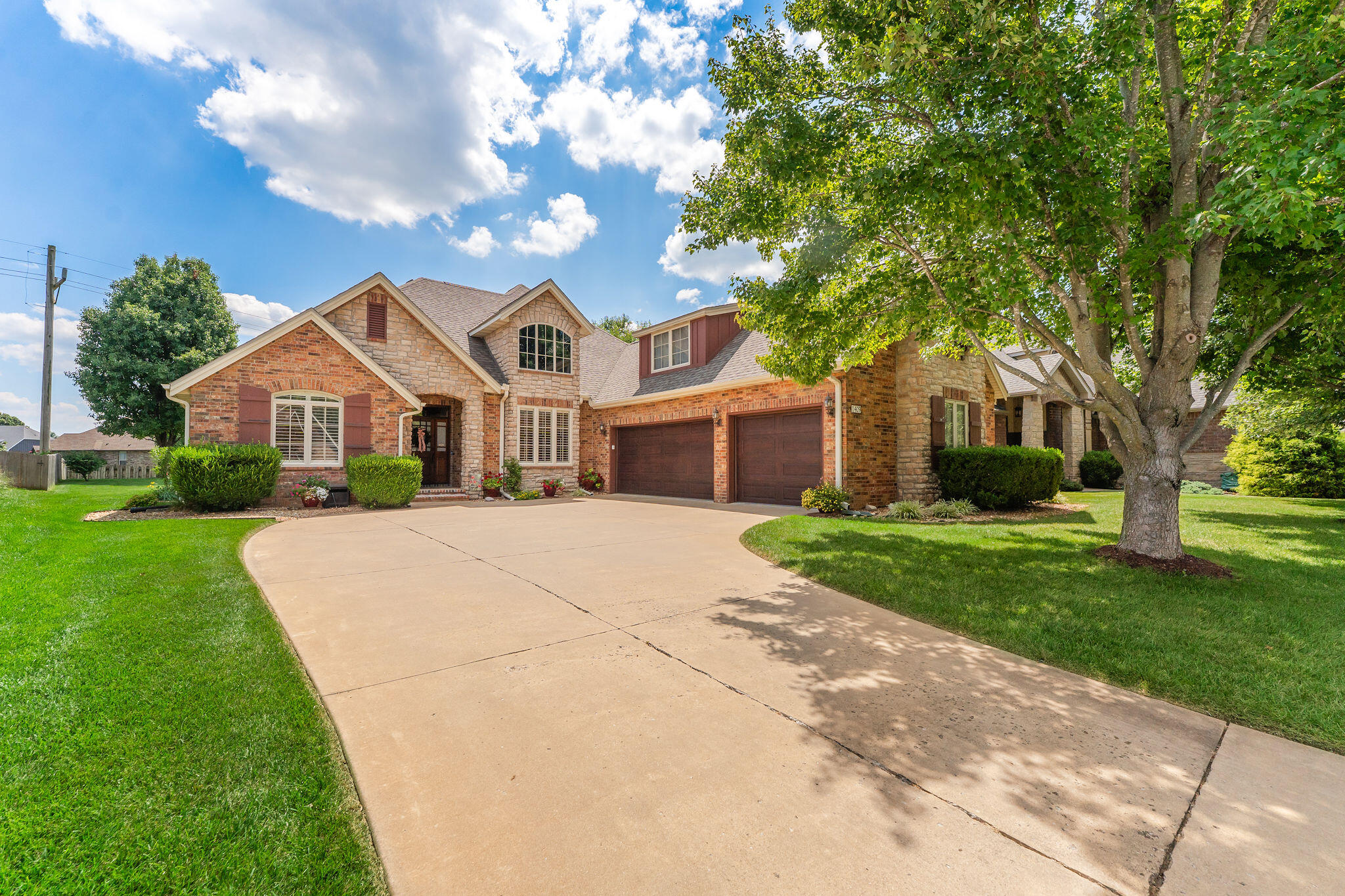 Photo 3 - Residential for sale – 1409 N Wicklow Road  Nixa, MO