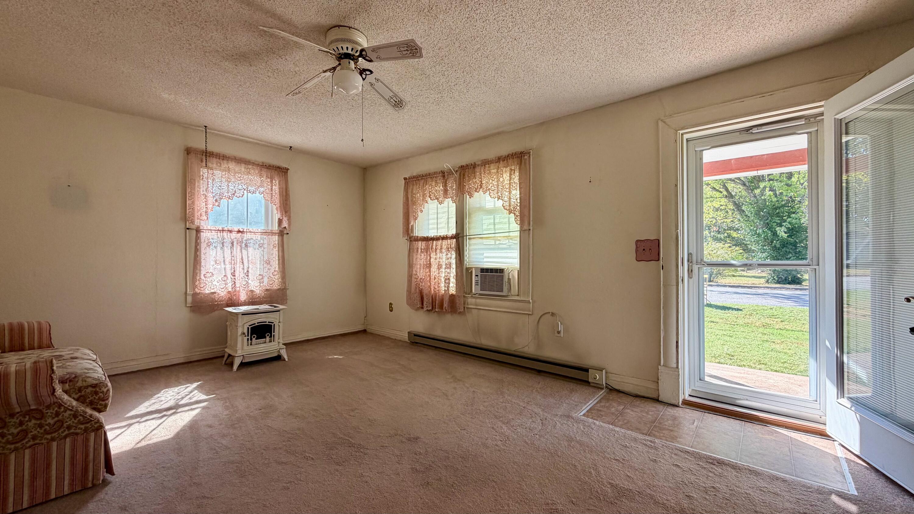 Photo 5 - Residential for sale – 323 E Summit Street  Bolivar, MO