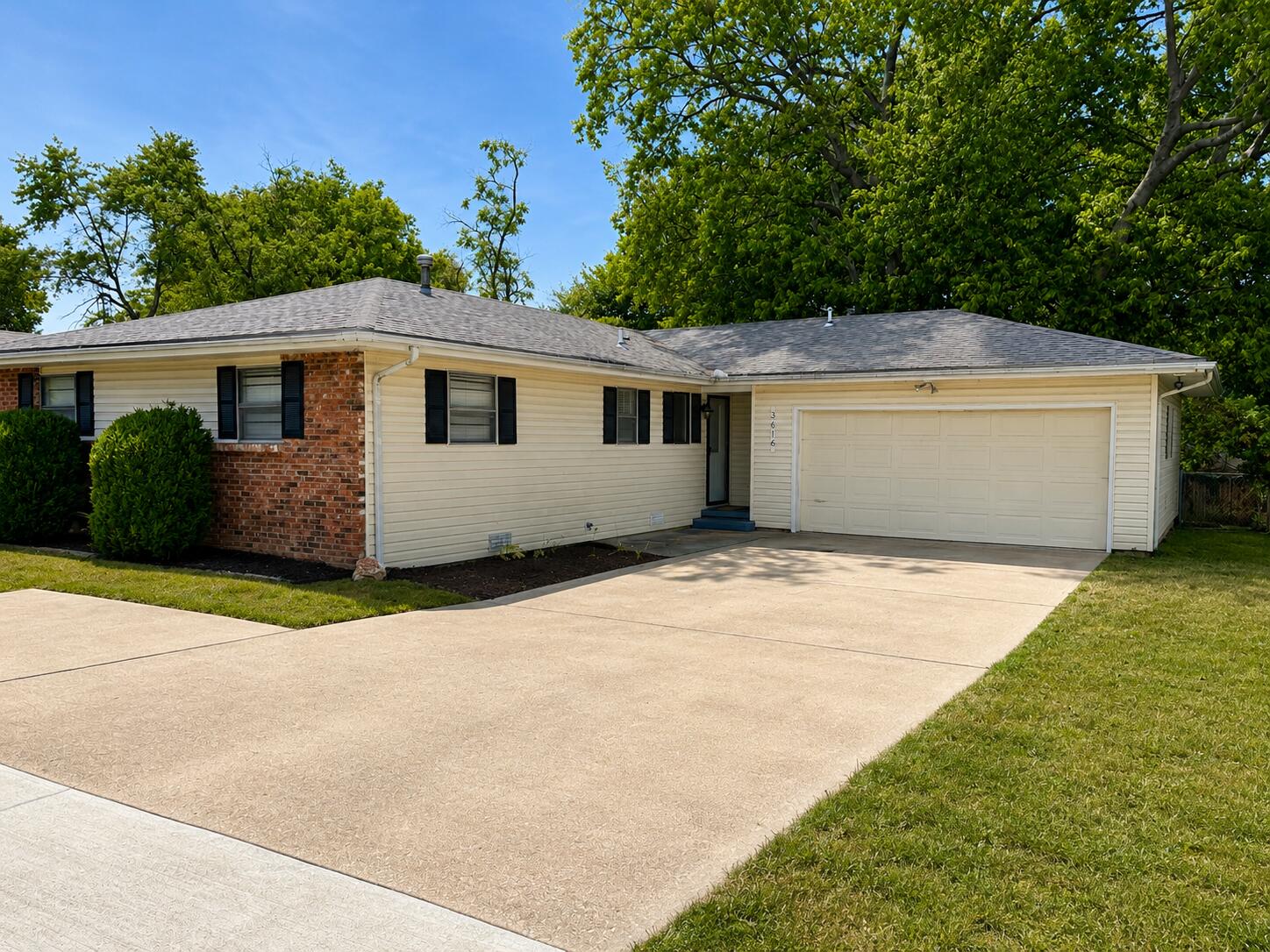 Photo 3 - Residential for sale – 3616 S Connecticut Avenue  Joplin, MO