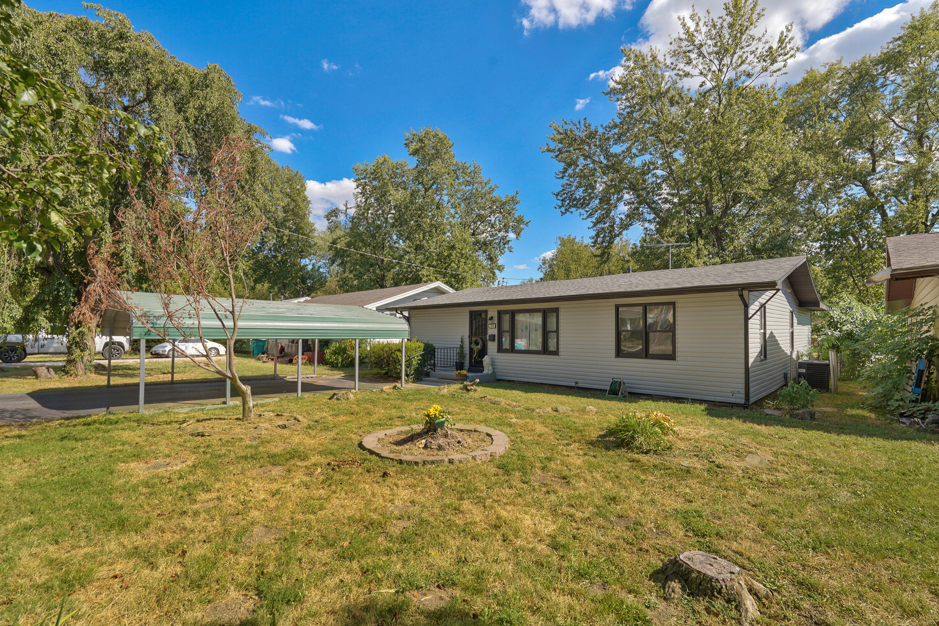 Photo 3 - Residential for sale – 1806 W Scott Street  Springfield, MO