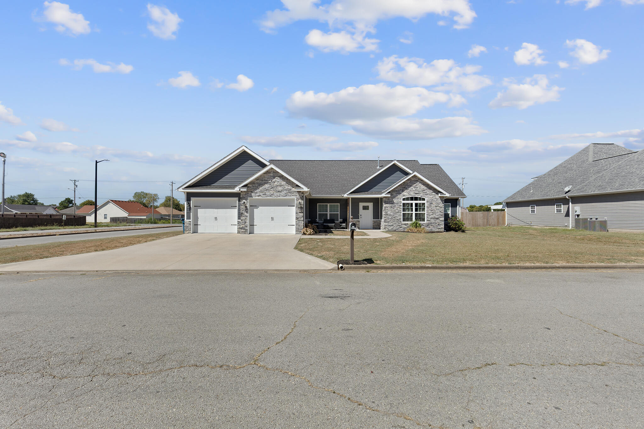 Photo 2 - Residential for sale – 2207 W Greystone Square  Webb City, MO