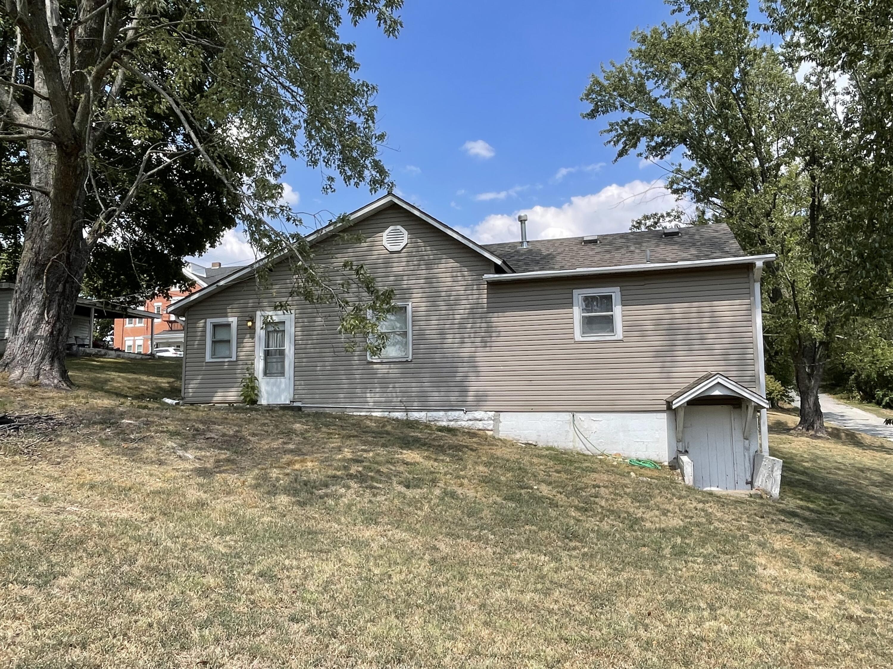 Photo 4 - Residential for sale – 109 E Lillian Avenue  Crane, MO