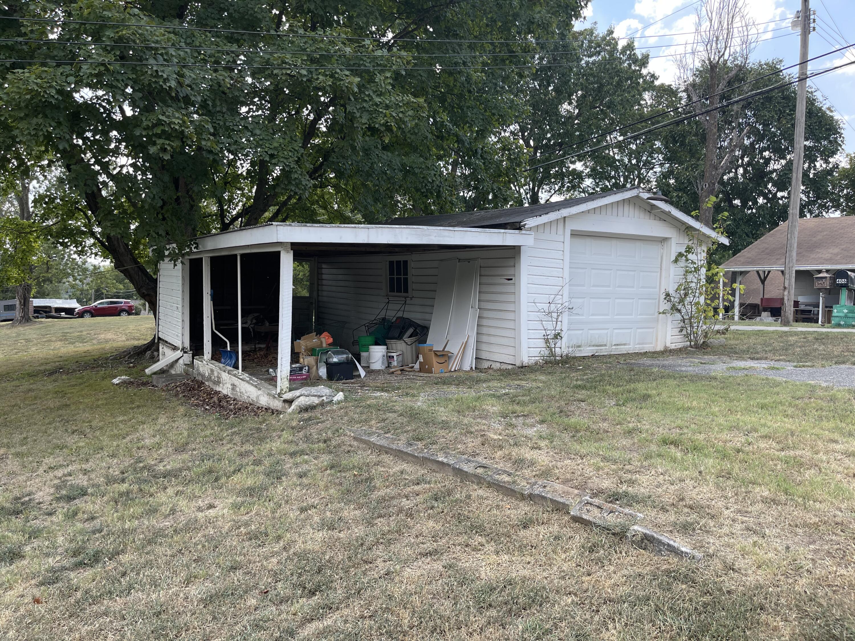 Photo 3 - Residential for sale – 109 E Lillian Avenue  Crane, MO
