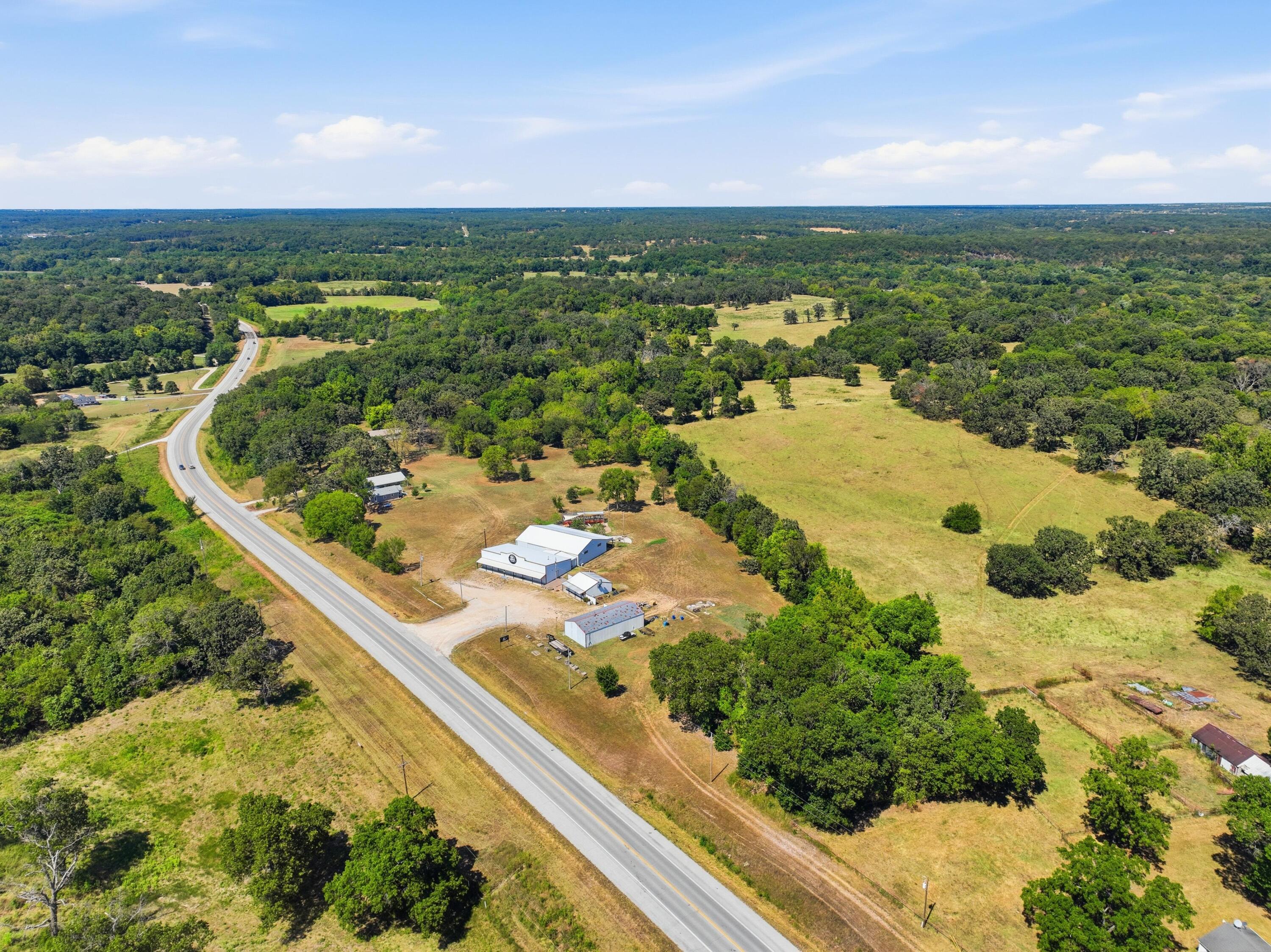 Photo 5 - Commercial Sale for sale – 7837  Gateway Drive  Neosho, MO