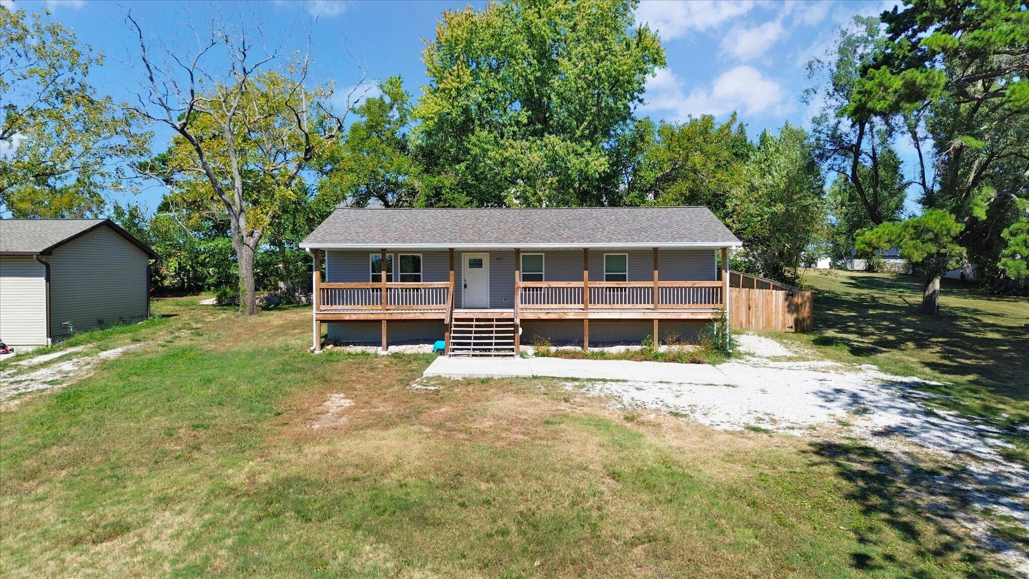 Photo 2 - Residential for sale – 307 S Nettleton Avenue  Mansfield, MO