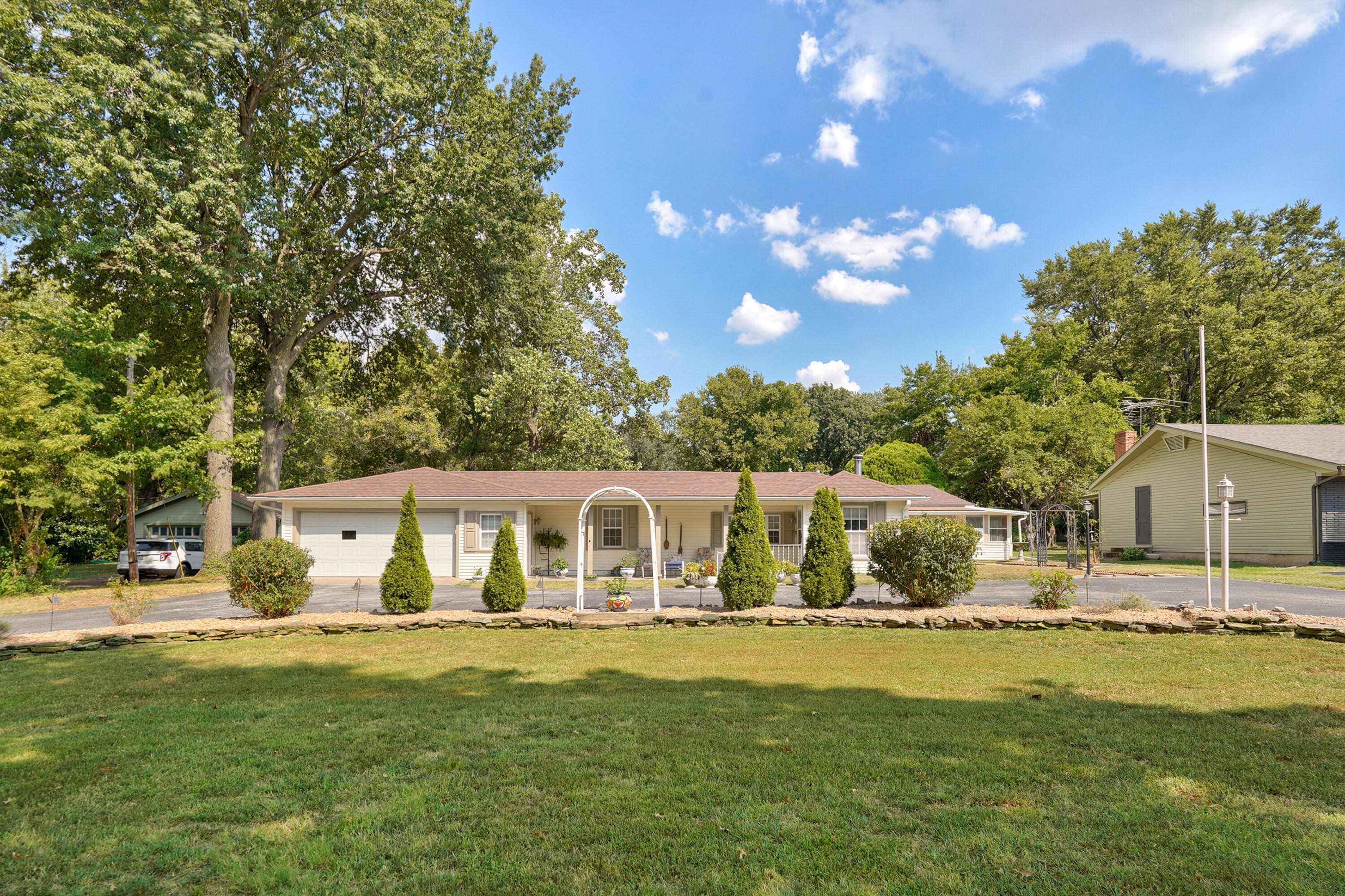Photo 2 - Residential for sale – 1908 S Holland Avenue  Springfield, MO