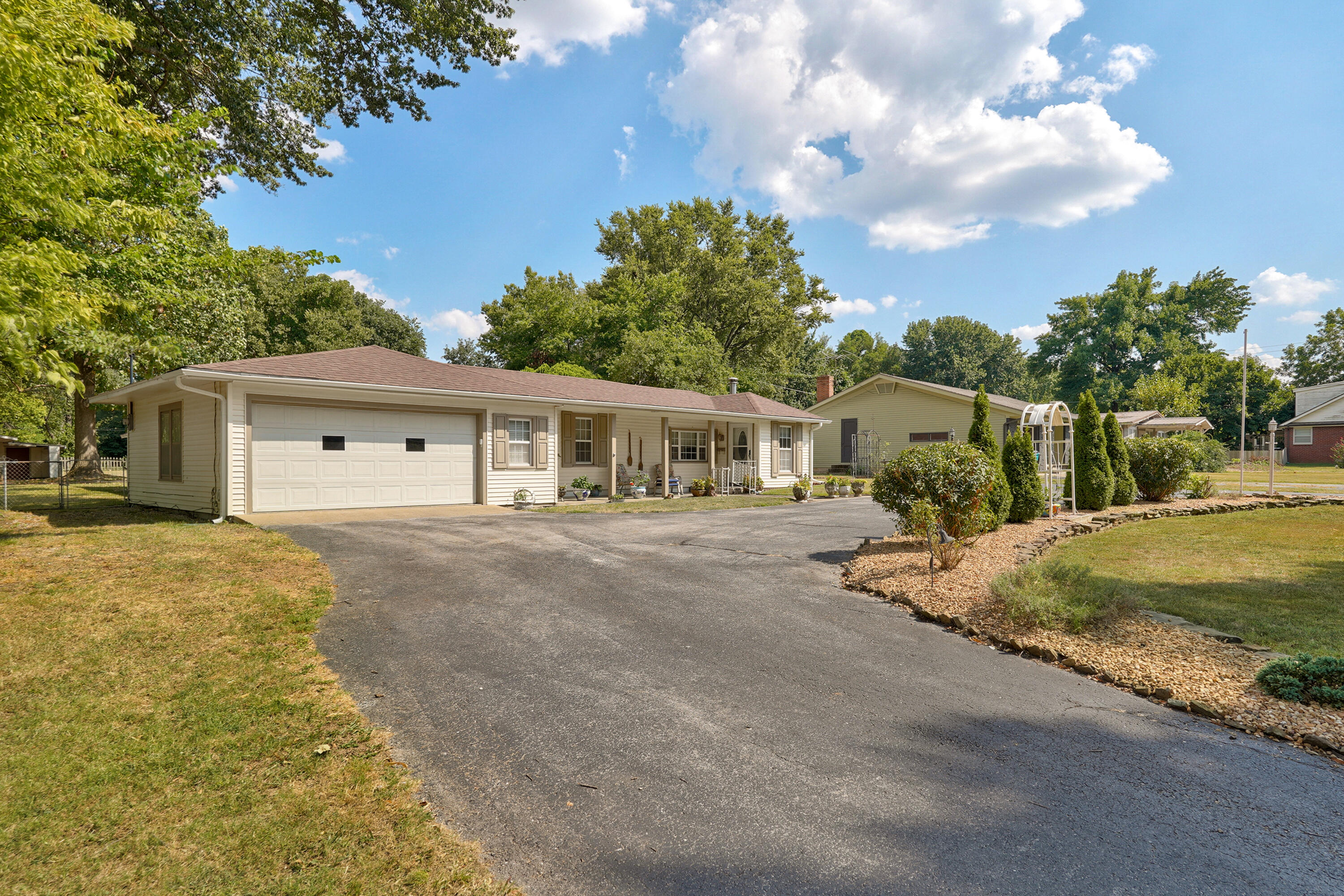 Photo 5 - Residential for sale – 1908 S Holland Avenue  Springfield, MO
