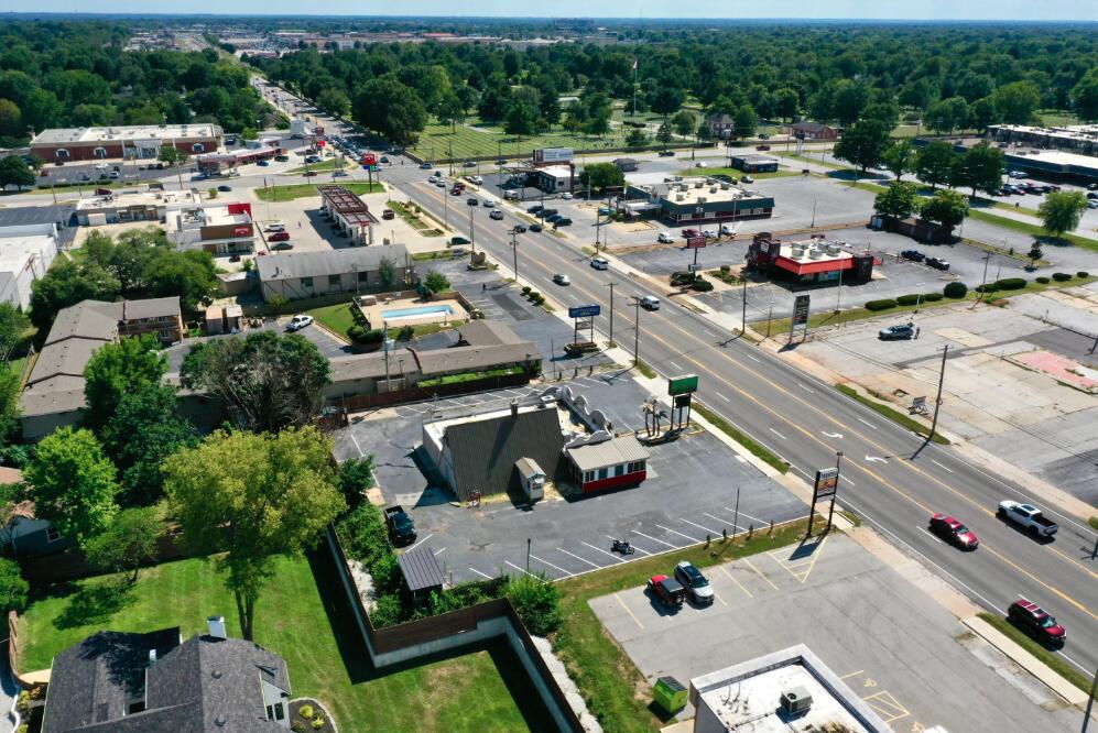 Photo 10 - Commercial Sale for sale – 2058 S Glenstone Avenue  Springfield, MO