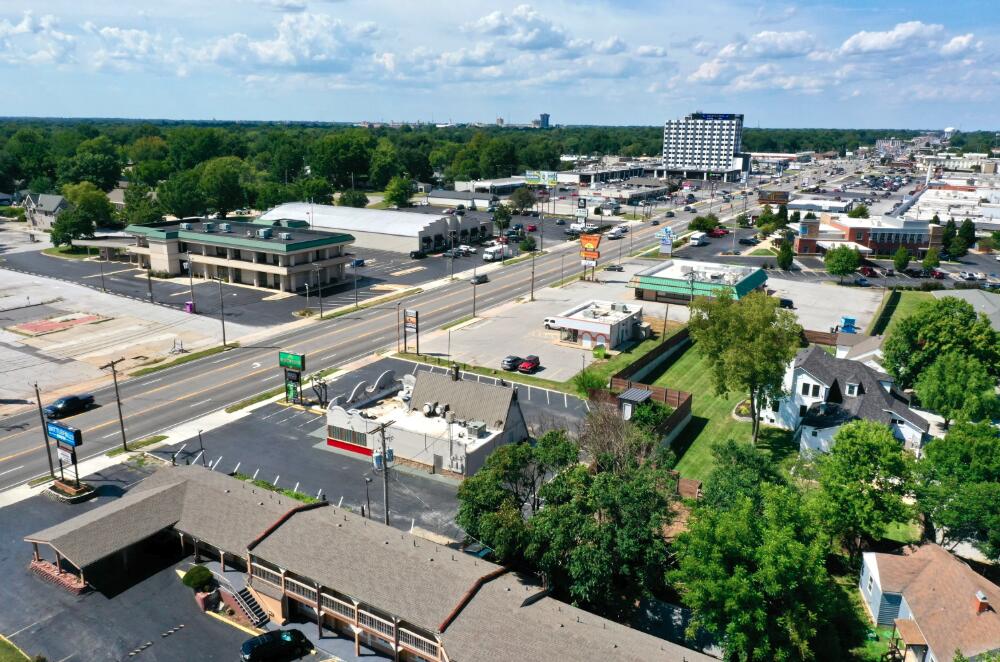 Photo 11 - Commercial Sale for sale – 2058 S Glenstone Avenue  Springfield, MO
