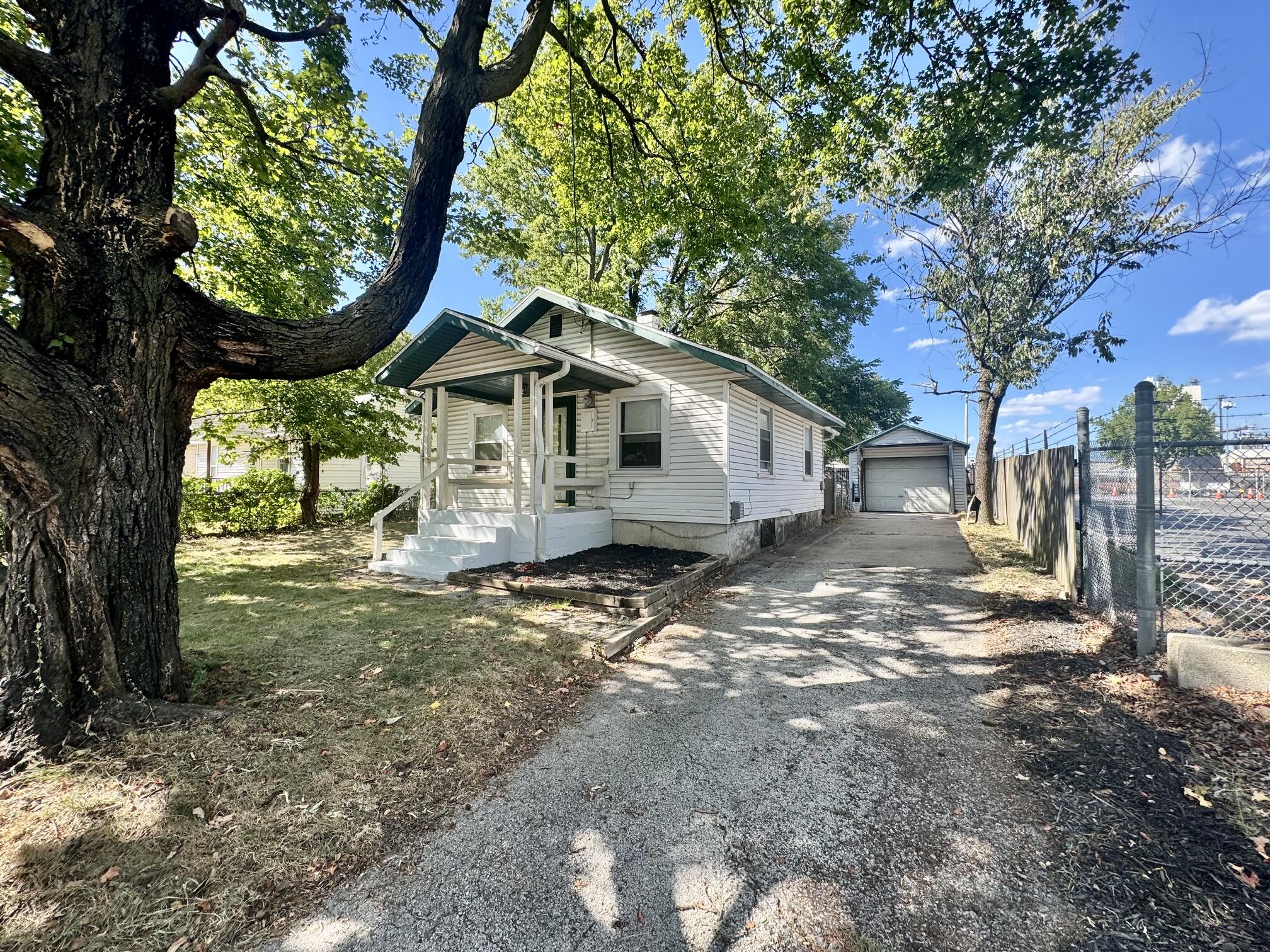 Photo 2 - Residential for sale – 1411 W Lynn Street  Springfield, MO