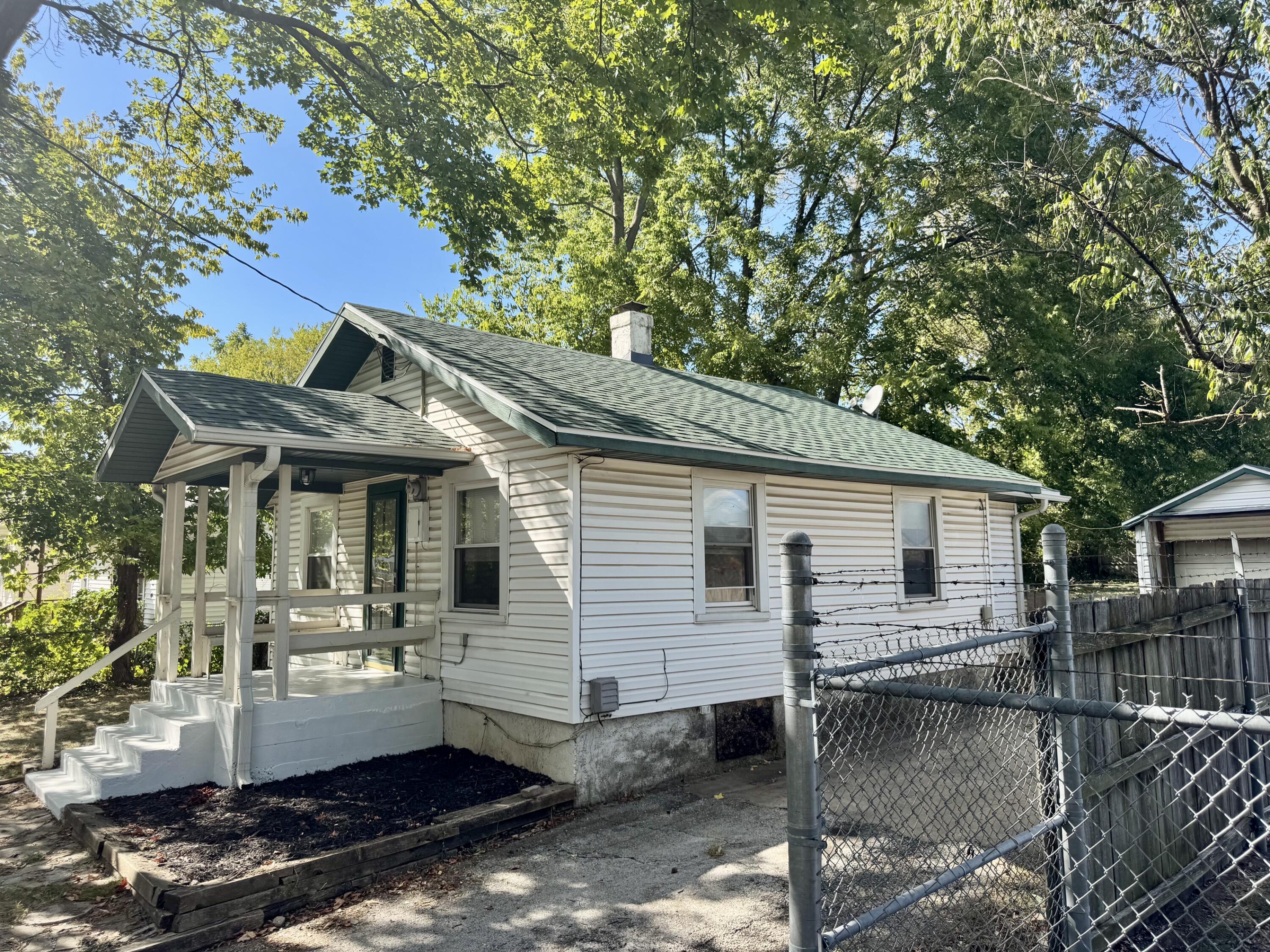 Photo 3 - Residential for sale – 1411 W Lynn Street  Springfield, MO
