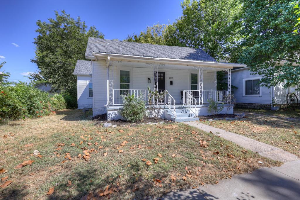 Photo 2 - Residential for sale – 2017 S Pearl Avenue  Joplin, MO