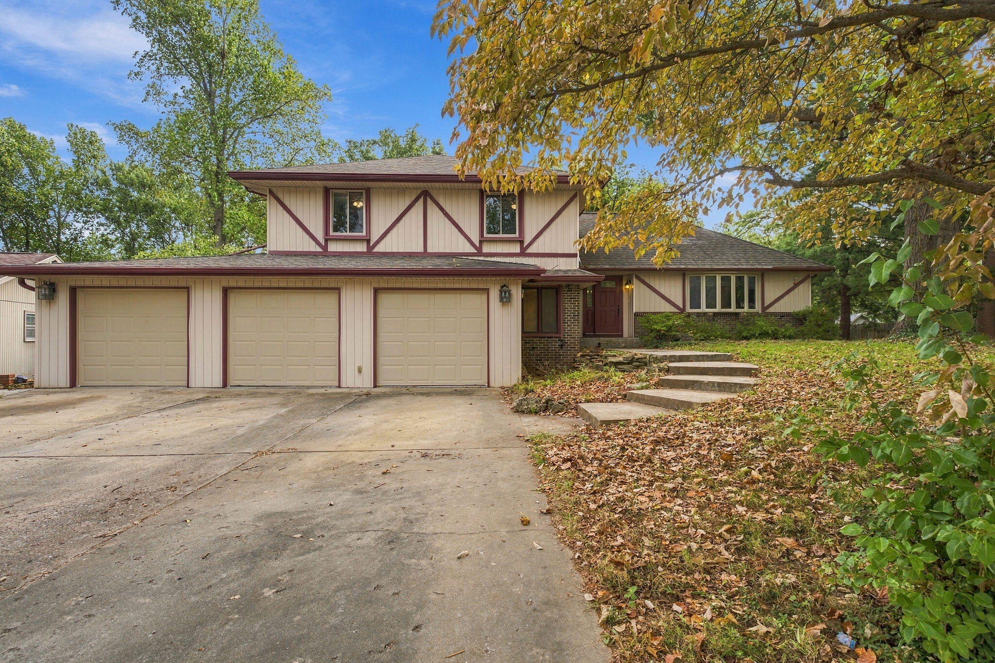 Photo 2 - Residential for sale – 2924 S Chambery Avenue  Springfield, MO