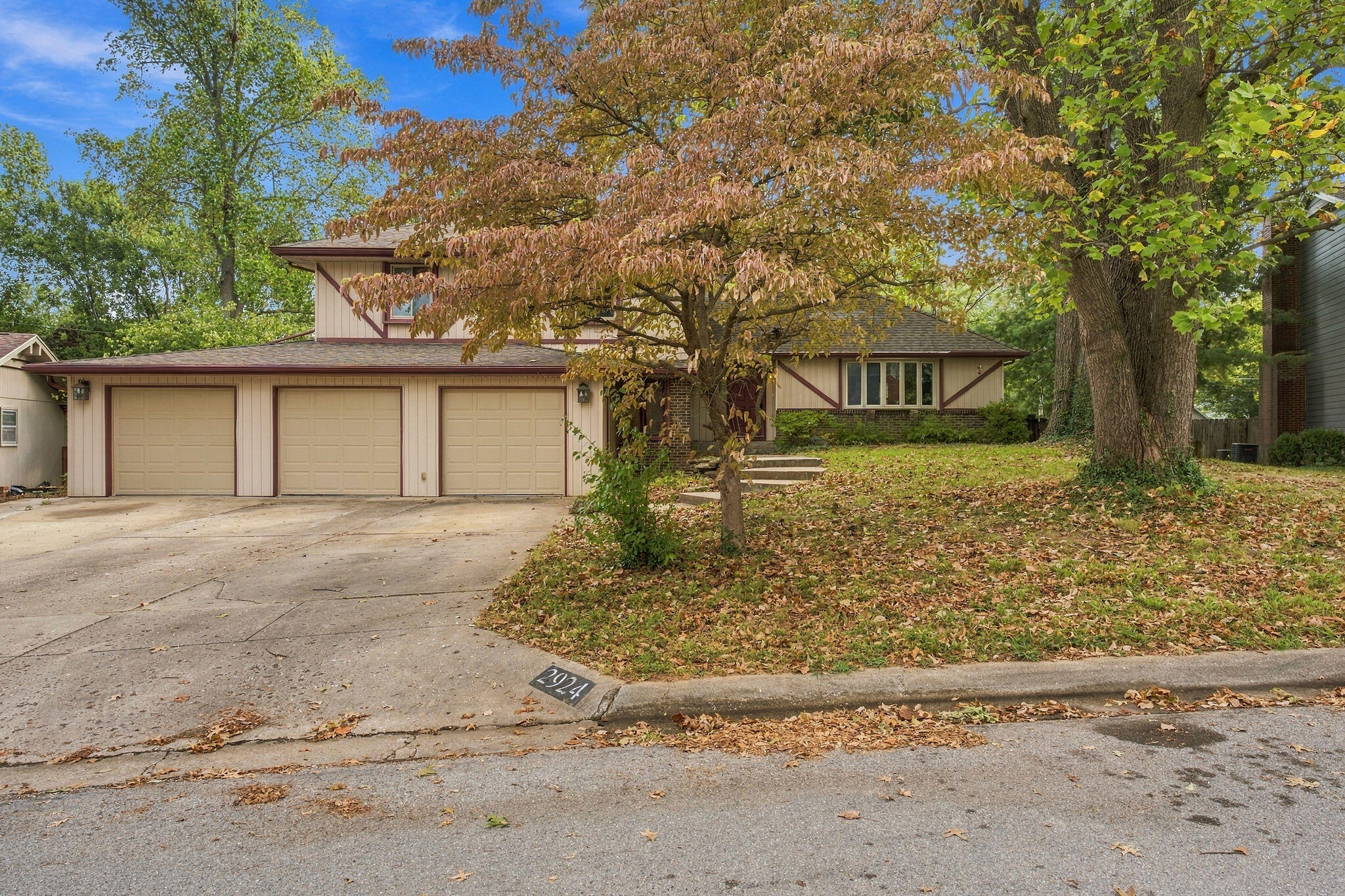 Photo 3 - Residential for sale – 2924 S Chambery Avenue  Springfield, MO