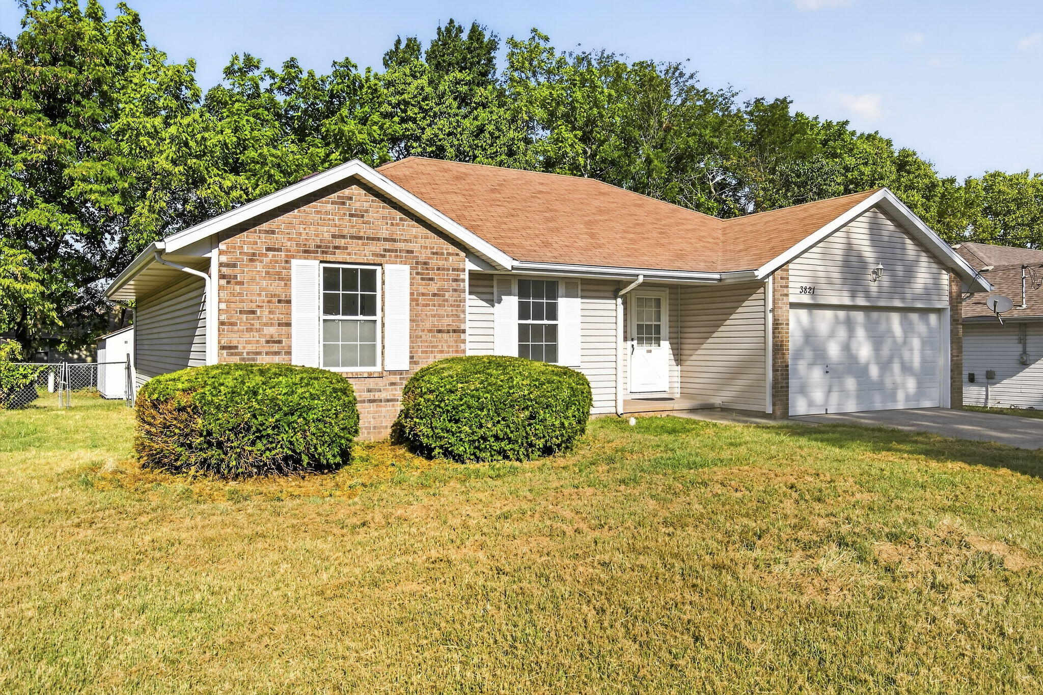 Photo 2 - Residential for sale – 3821 S Leawood Avenue  Springfield, MO
