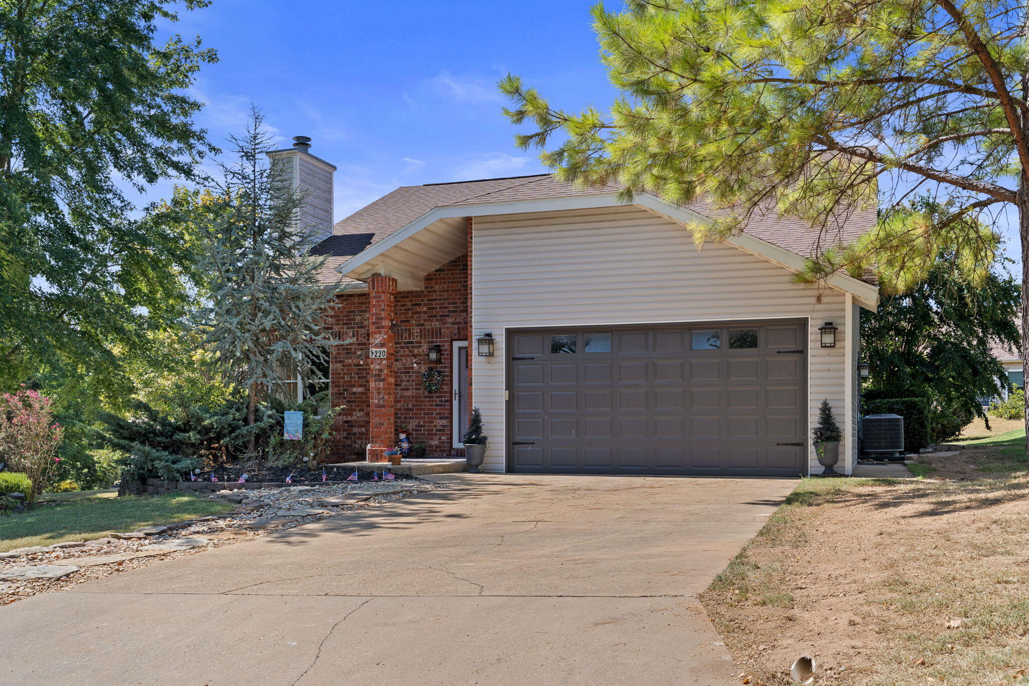 Photo 3 - Residential for sale – 220  Lancashire Drive  Branson, MO