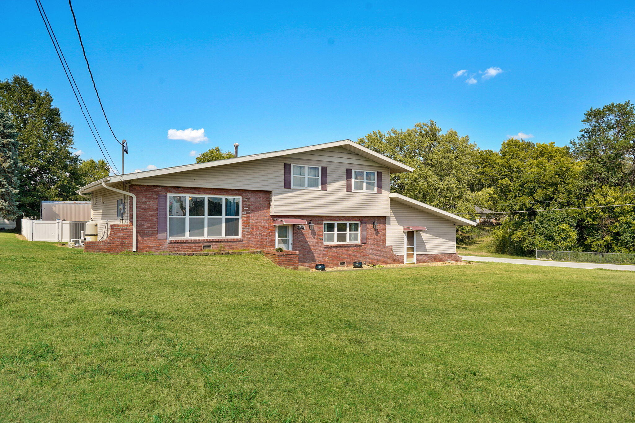 Photo 3 - Residential for sale – 1757 E Mcclernon Street  Springfield, MO